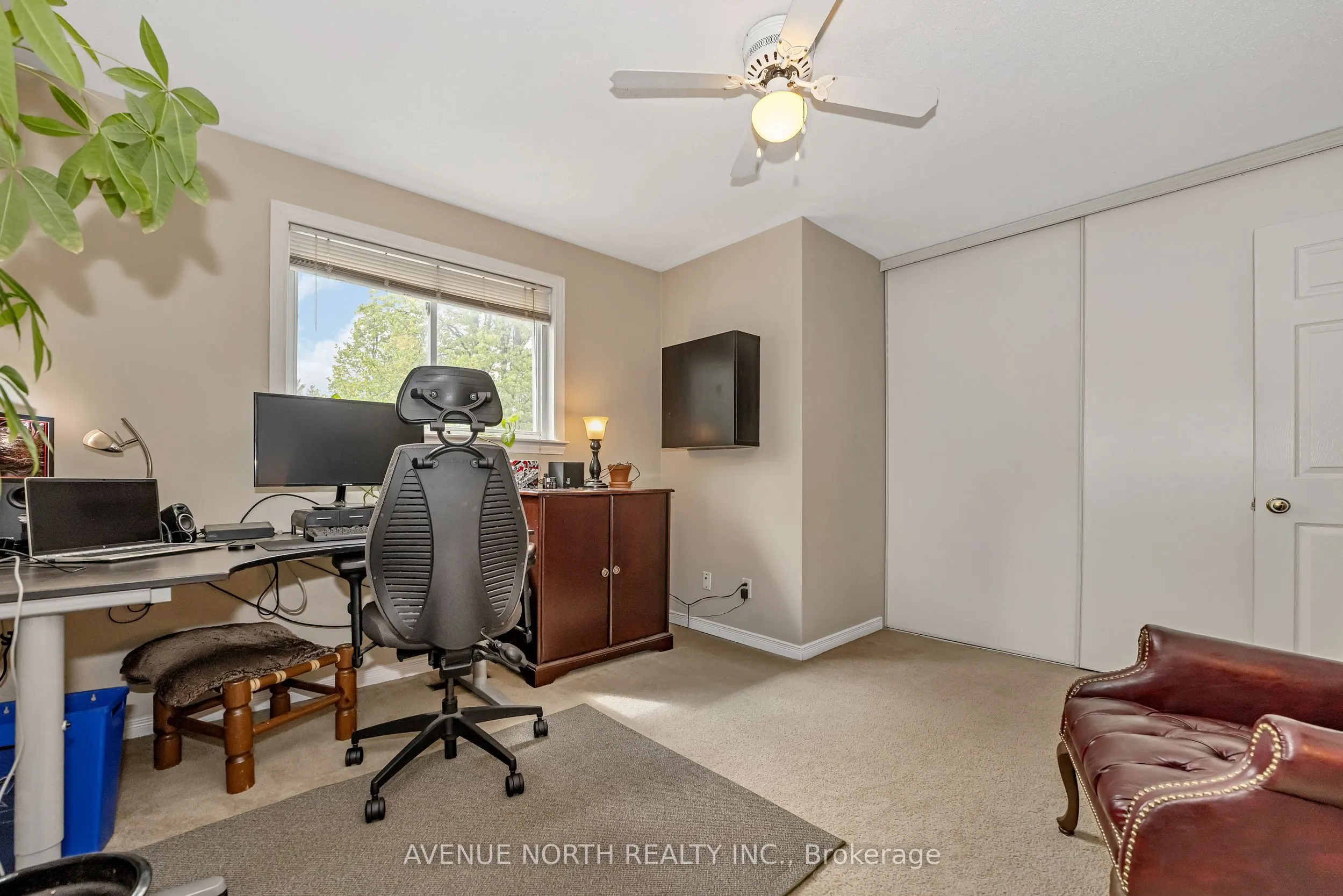 120 MARKLAND Crescent