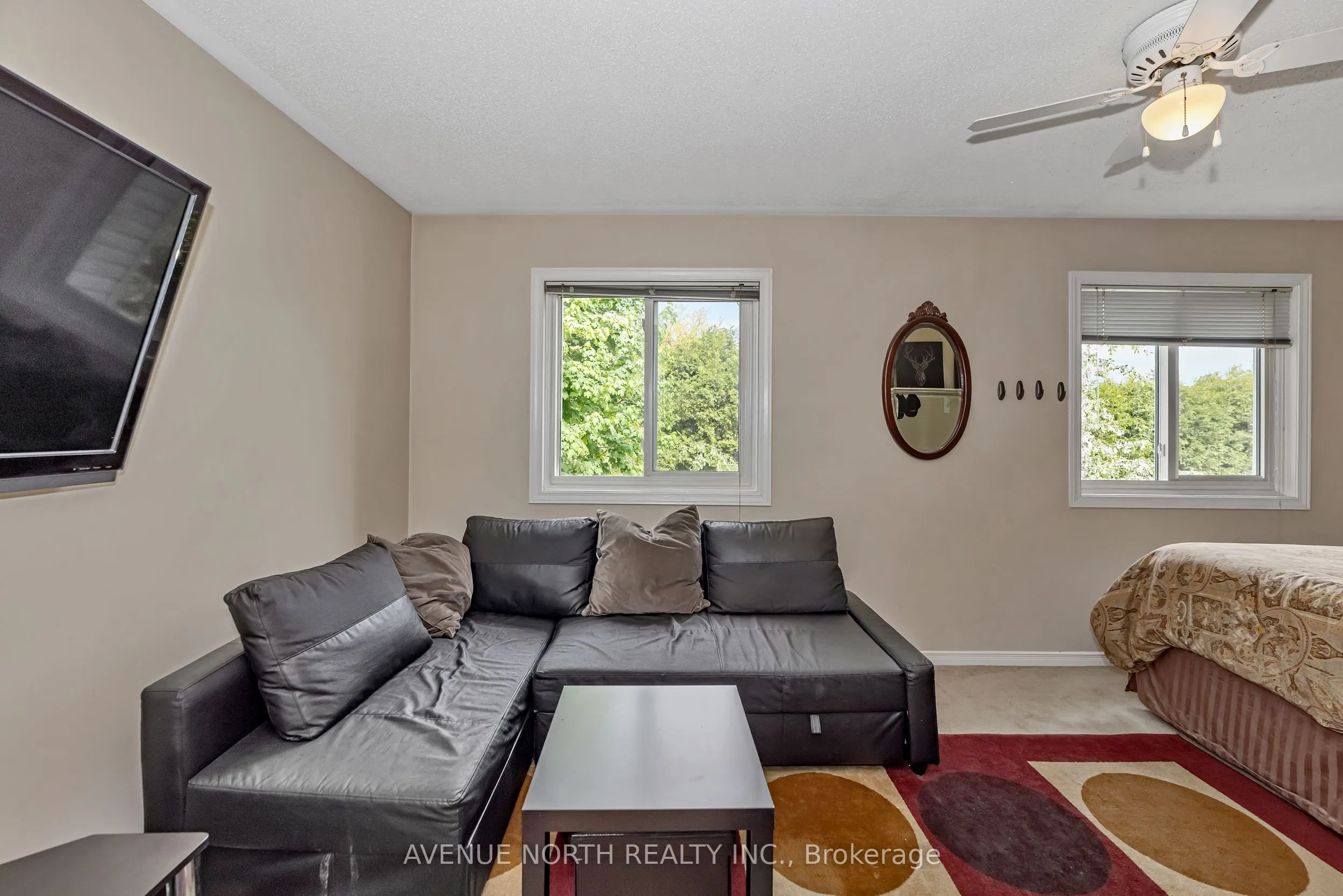 120 MARKLAND Crescent