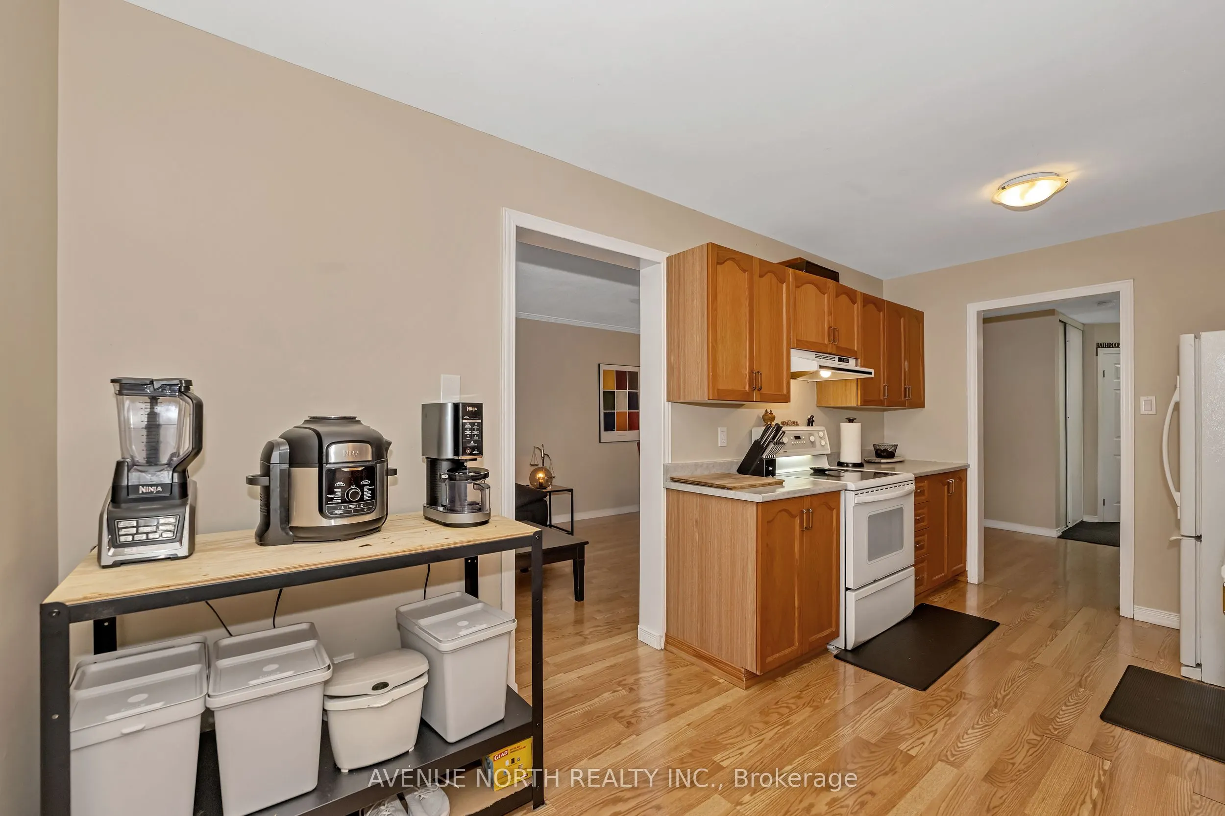 120 MARKLAND Crescent