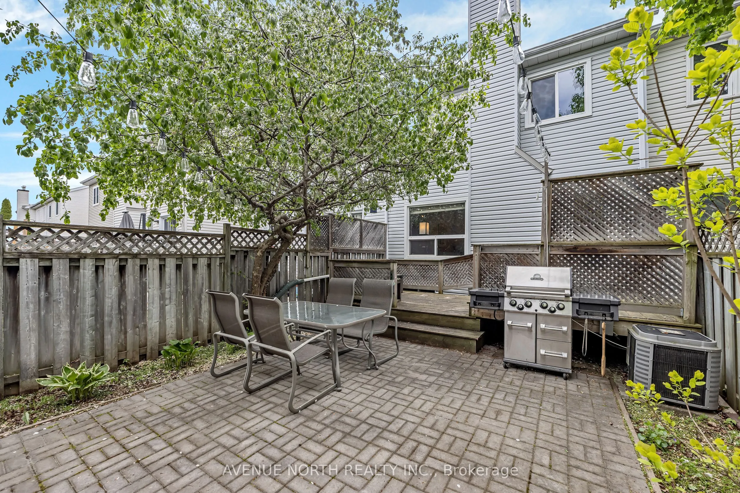 120 MARKLAND Crescent