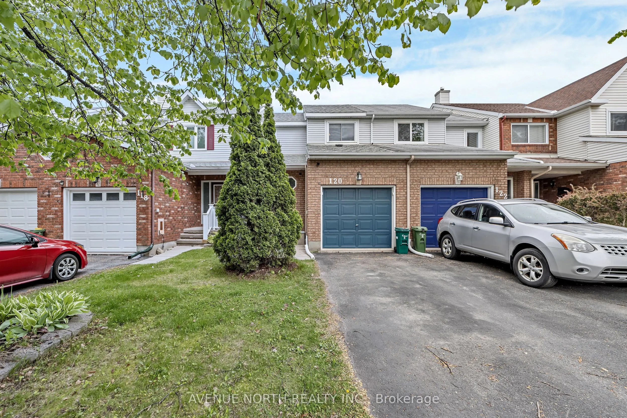 120 MARKLAND Crescent