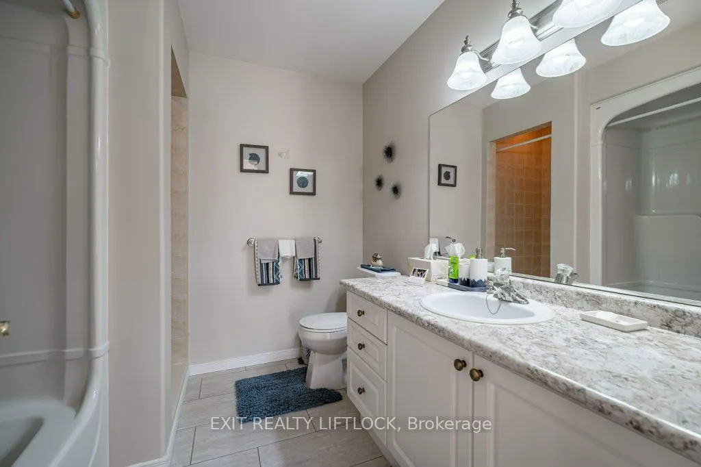861 Wentworth Street, #4