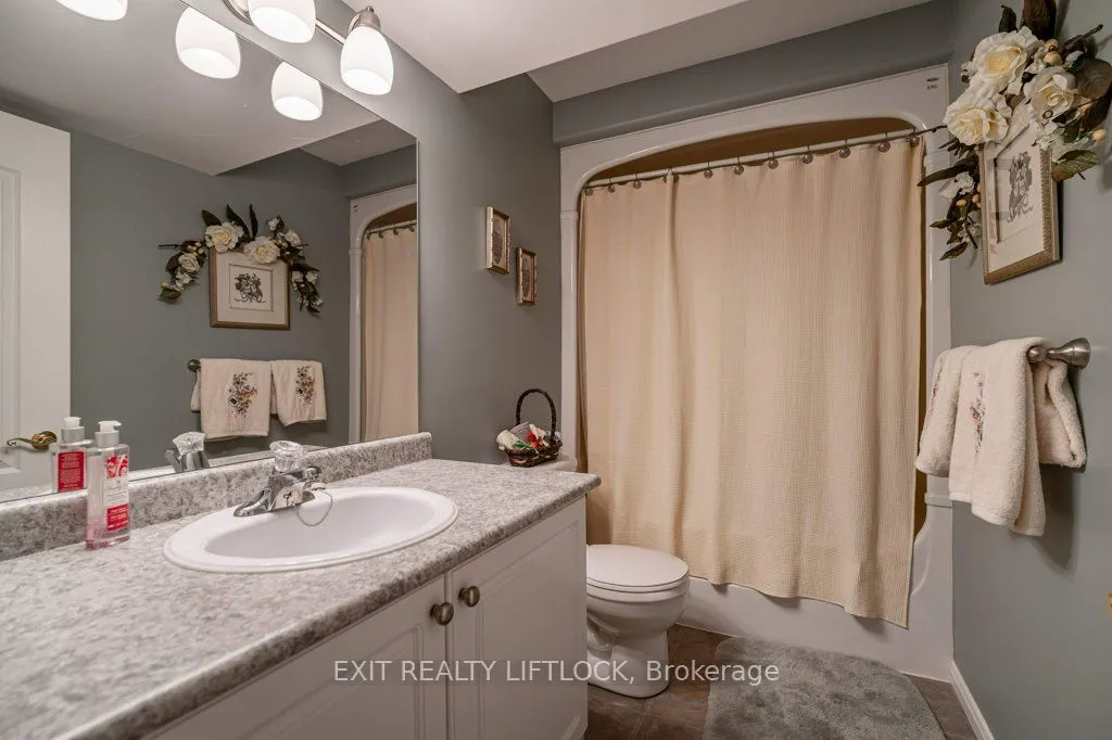 861 Wentworth Street, #4