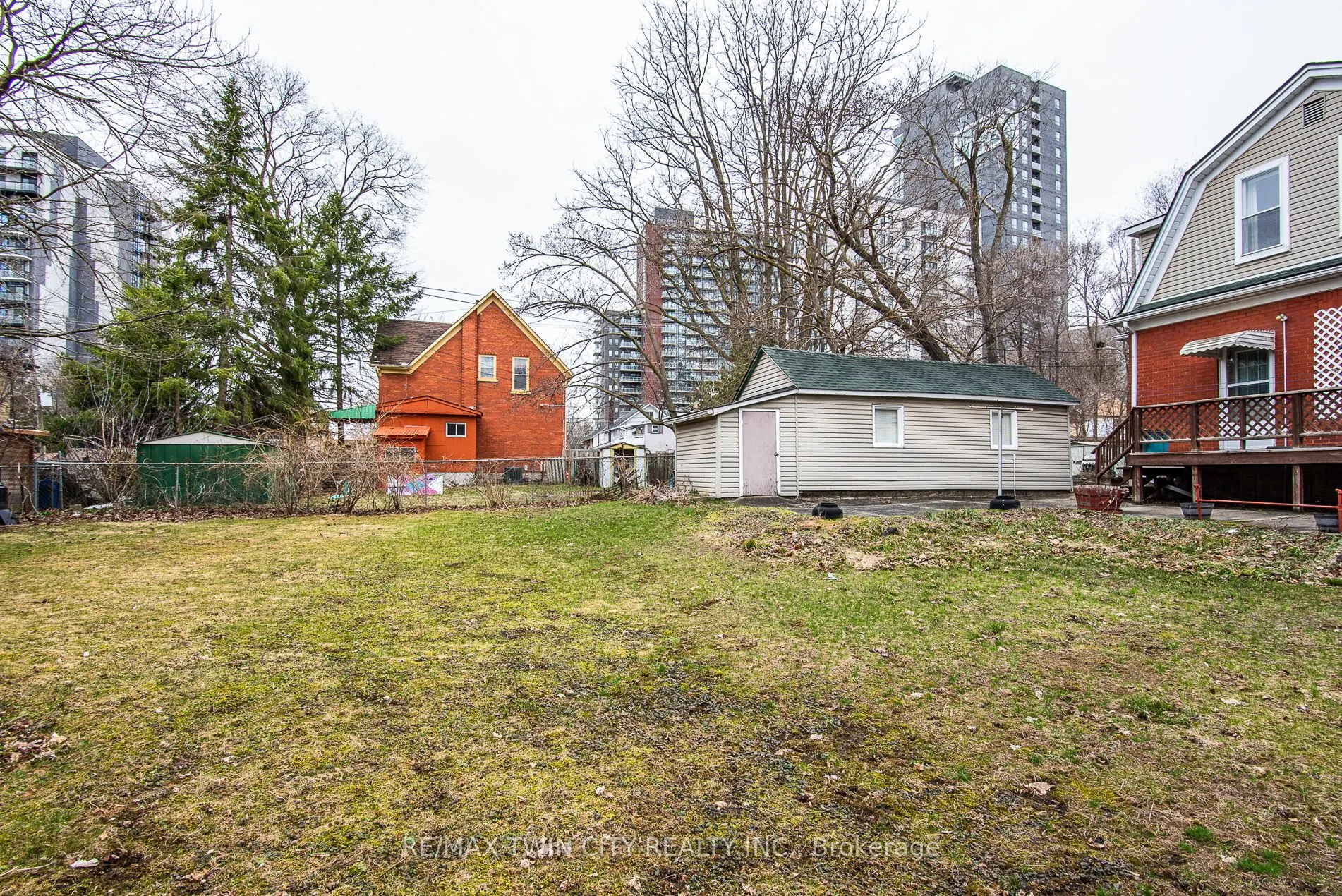 27 Noecker Street