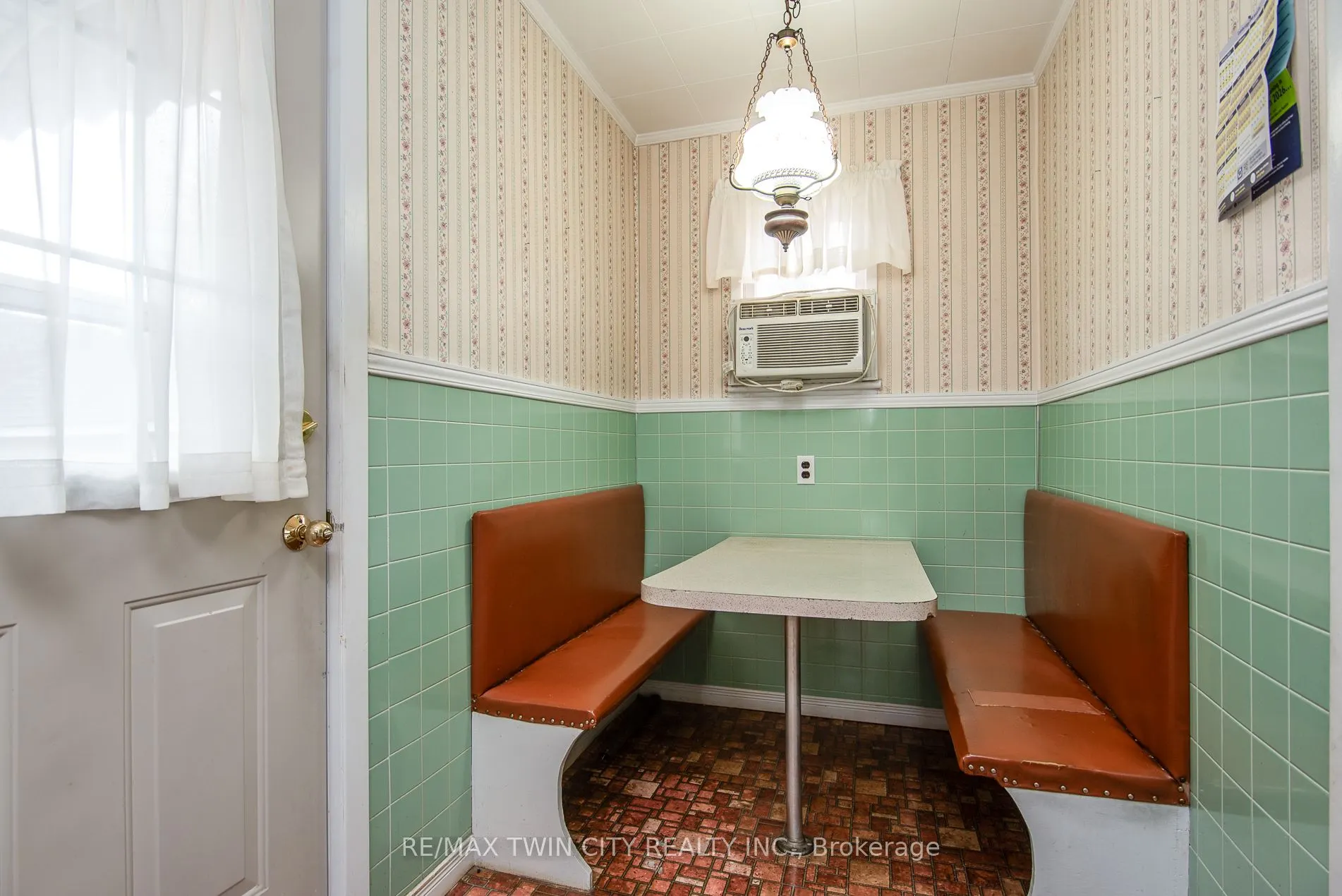 27 Noecker Street