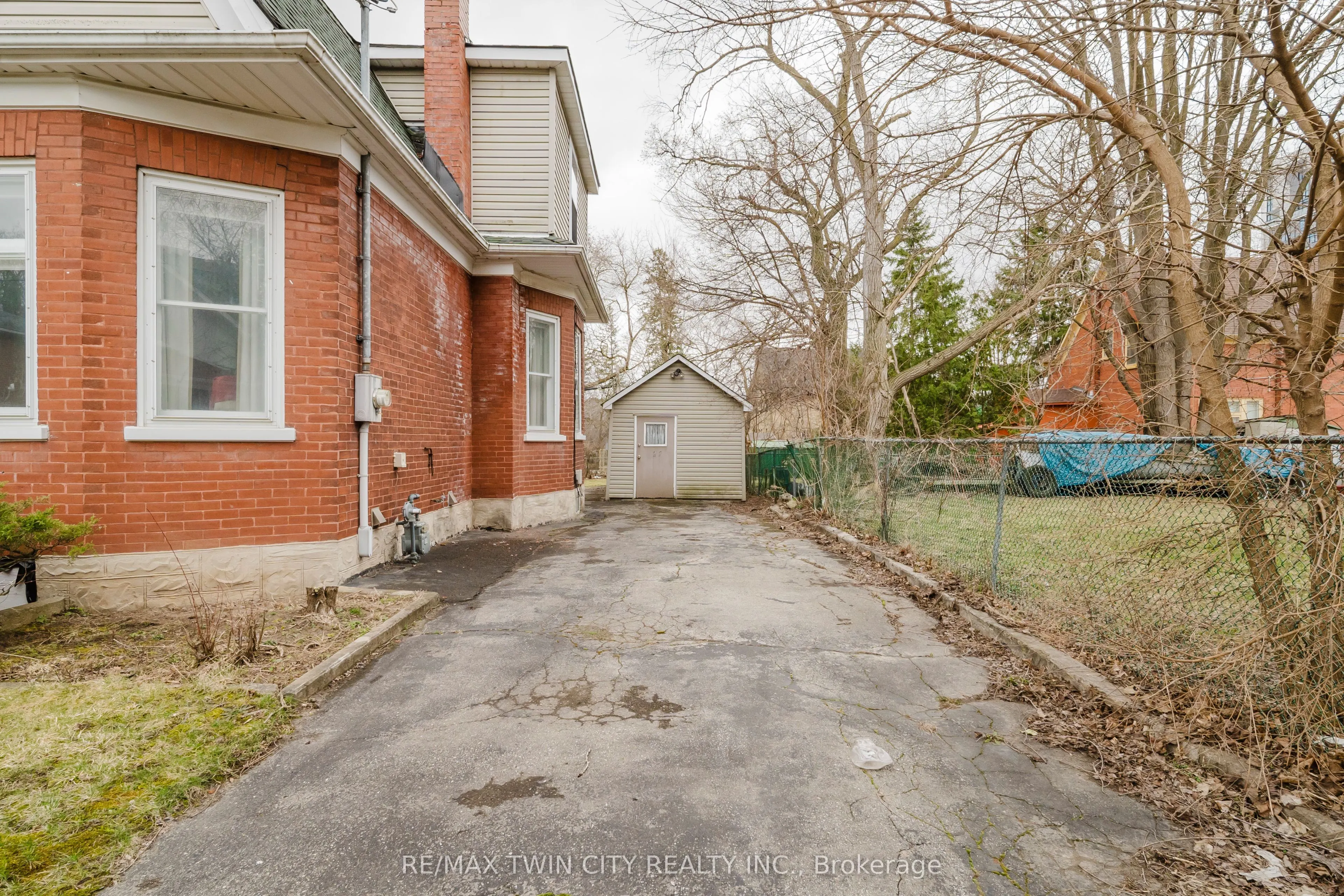 27 Noecker Street