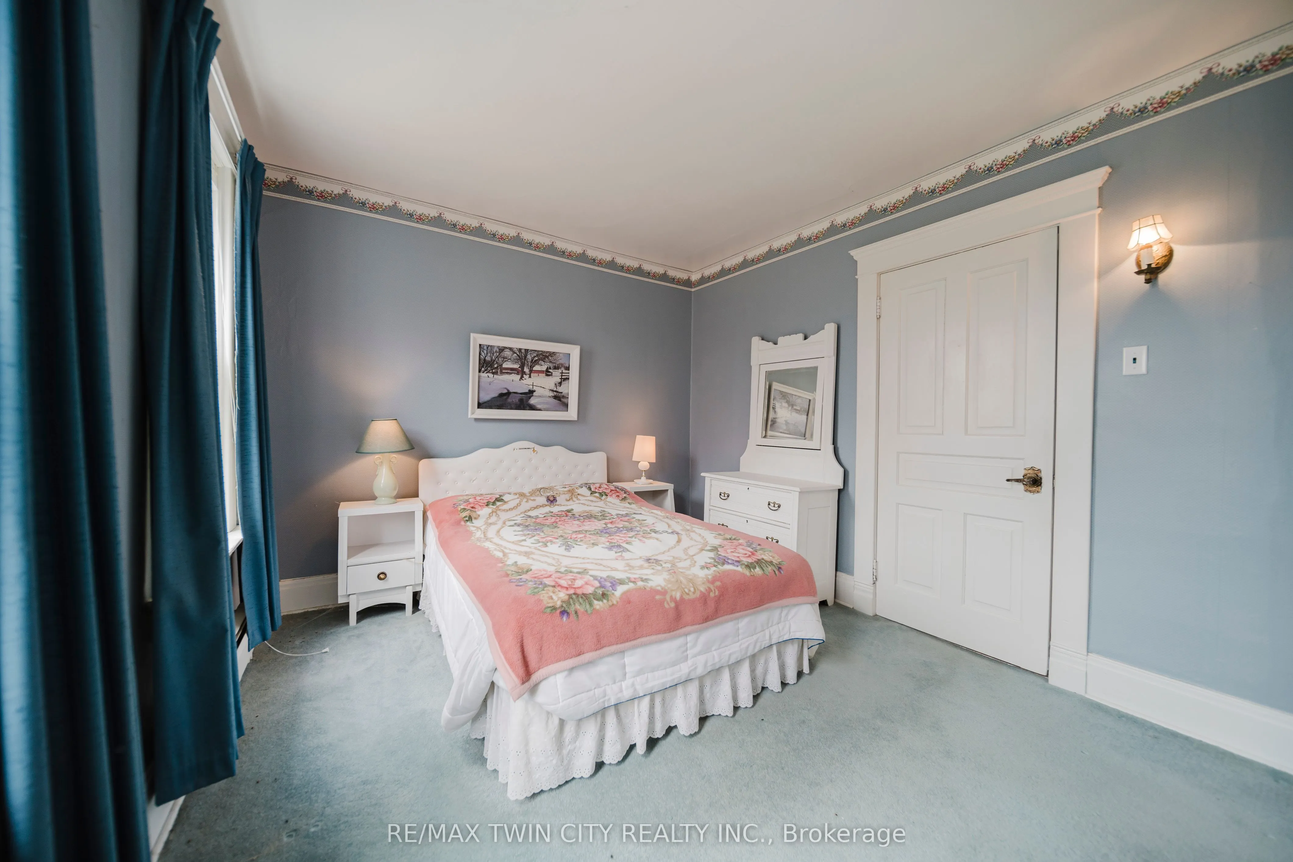 27 Noecker Street
