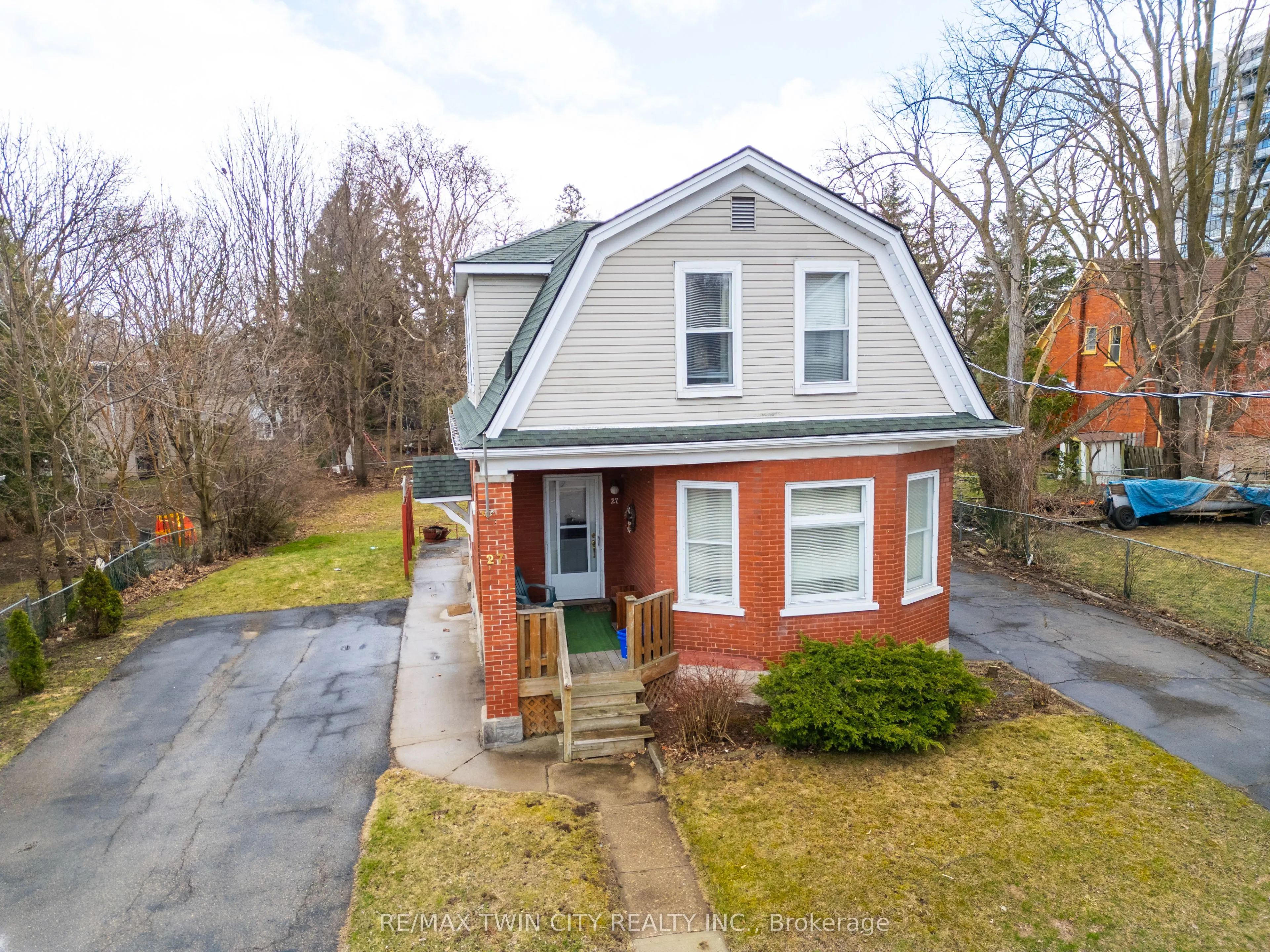 27 Noecker Street