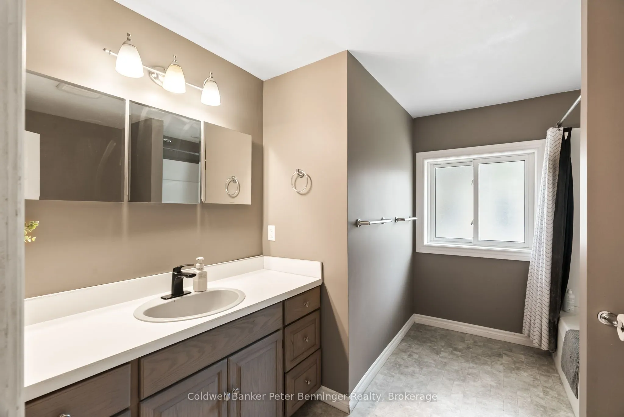 12 Peter Street S