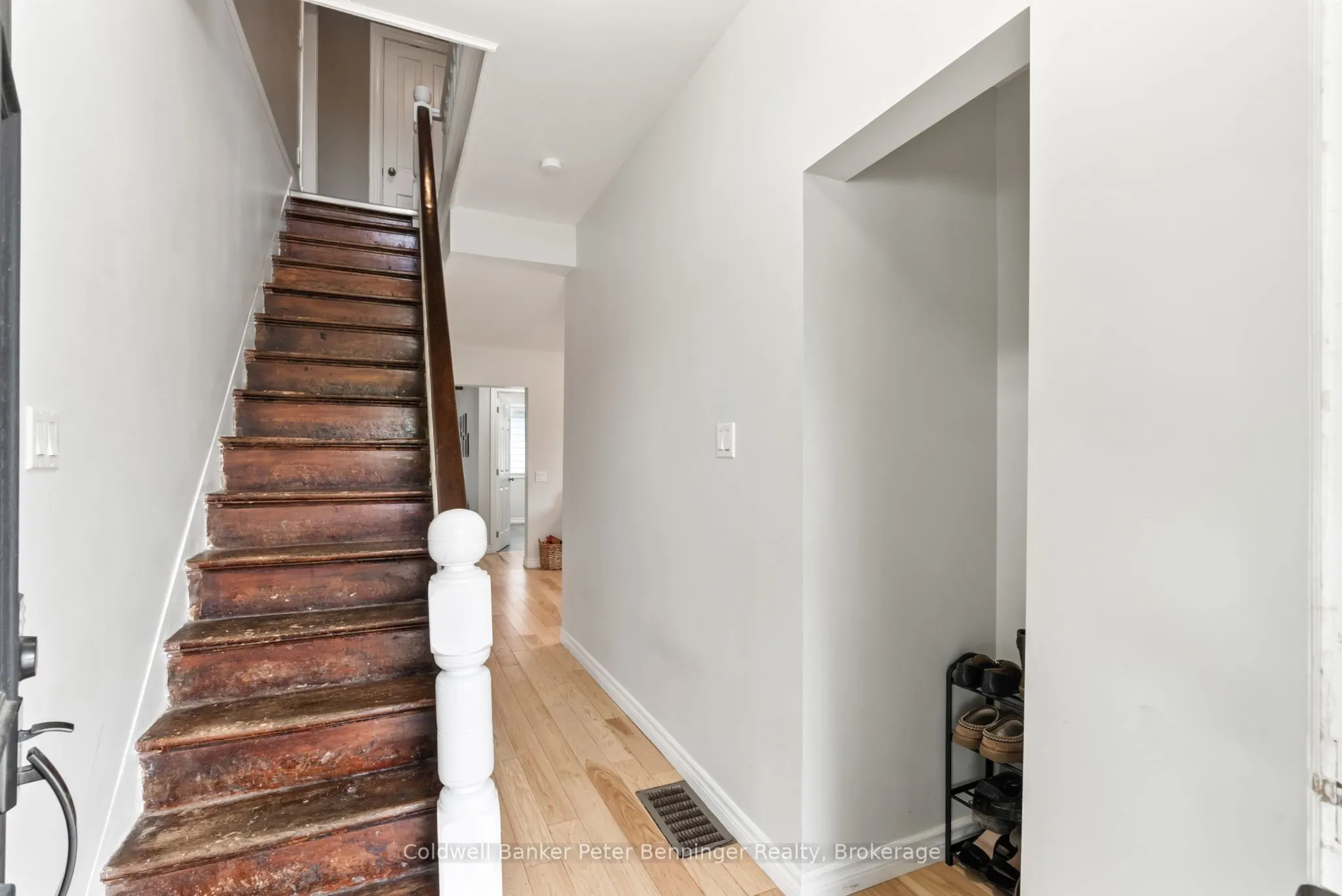 12 Peter Street S