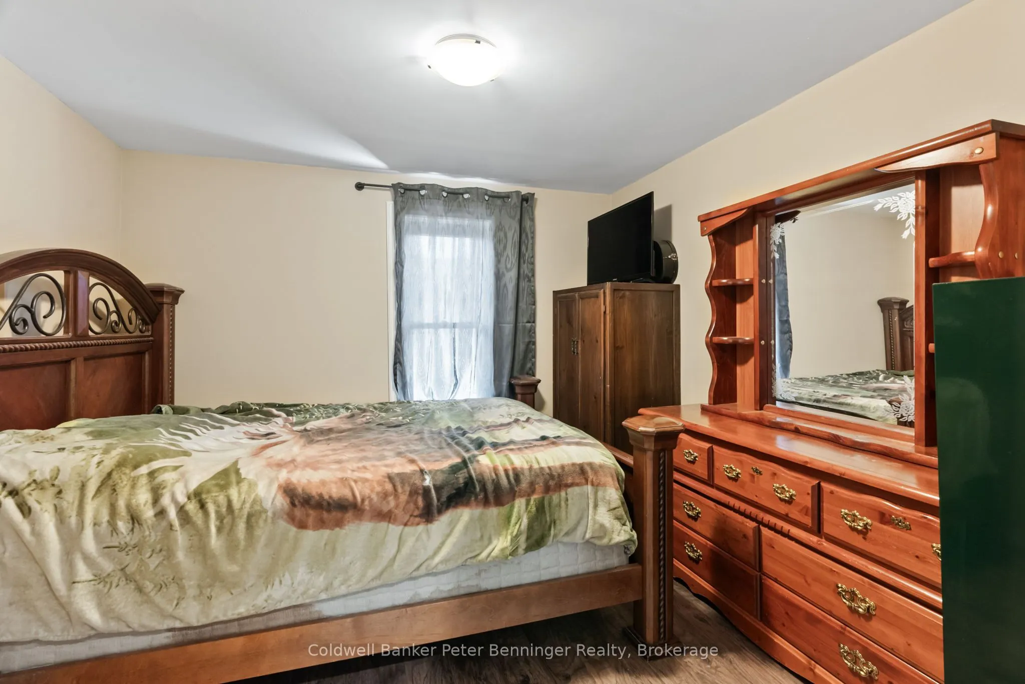 12 Peter Street S