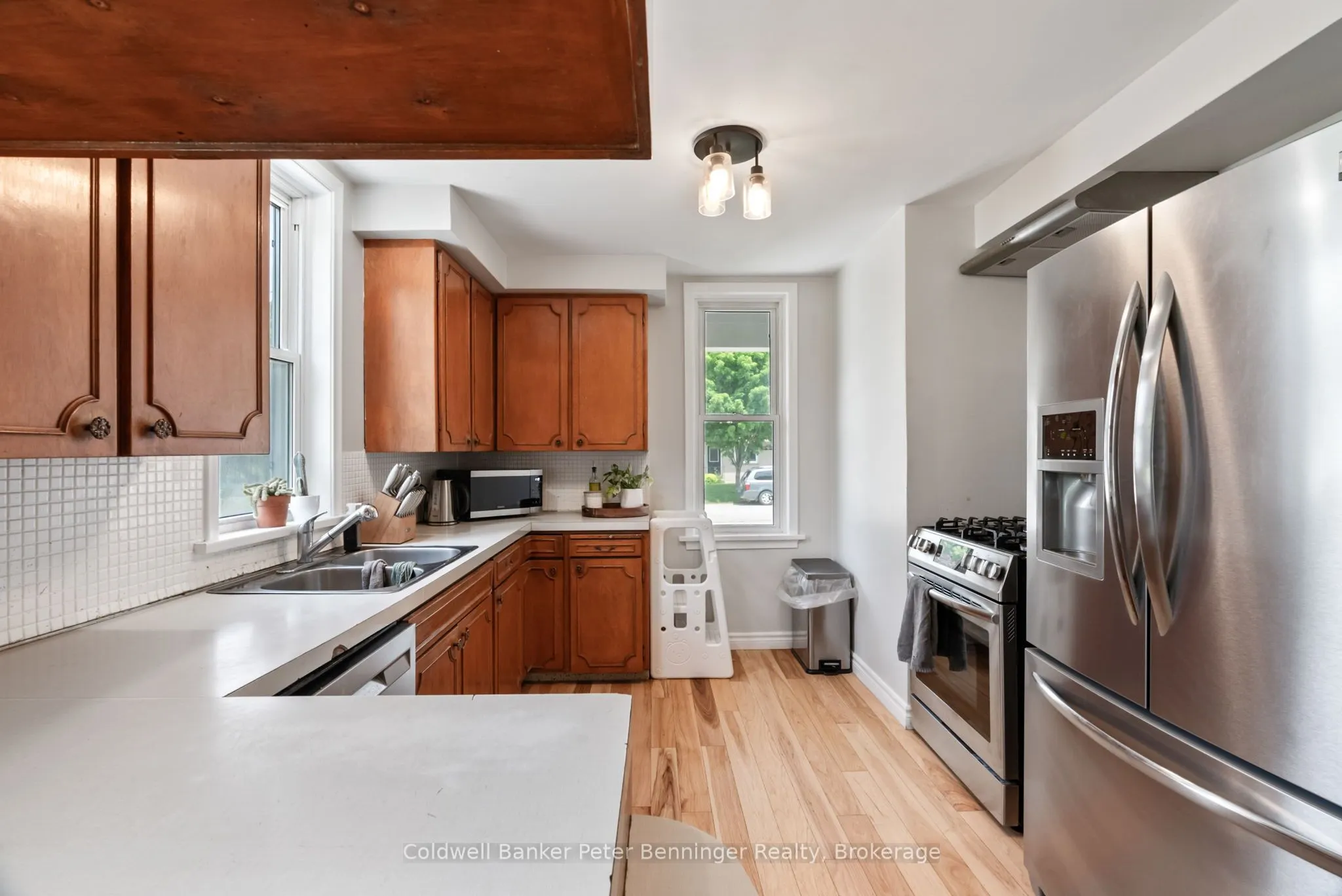 12 Peter Street S