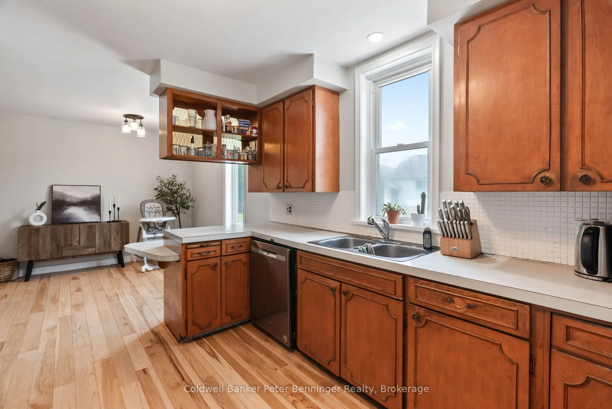 12 Peter Street S