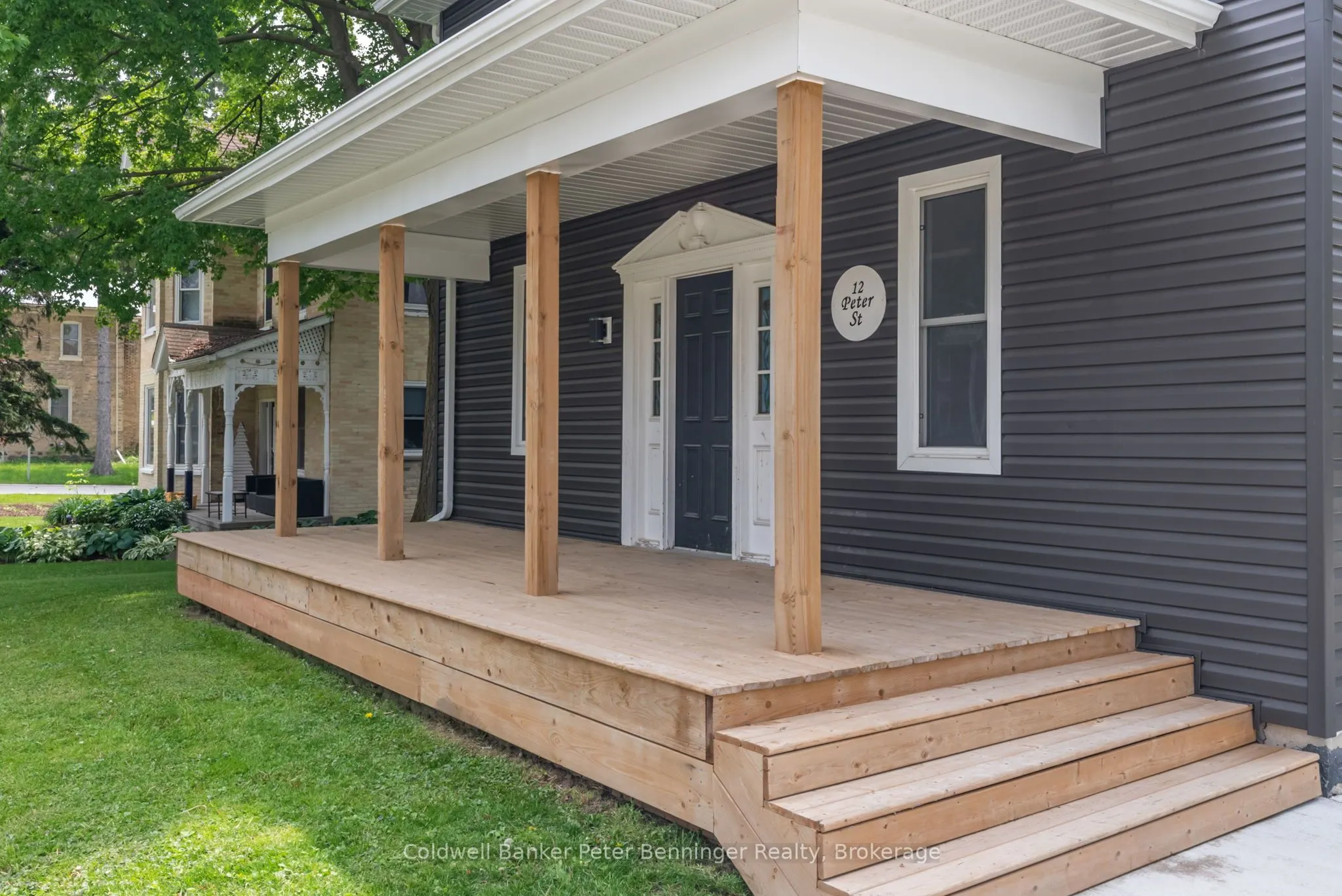 12 Peter Street S