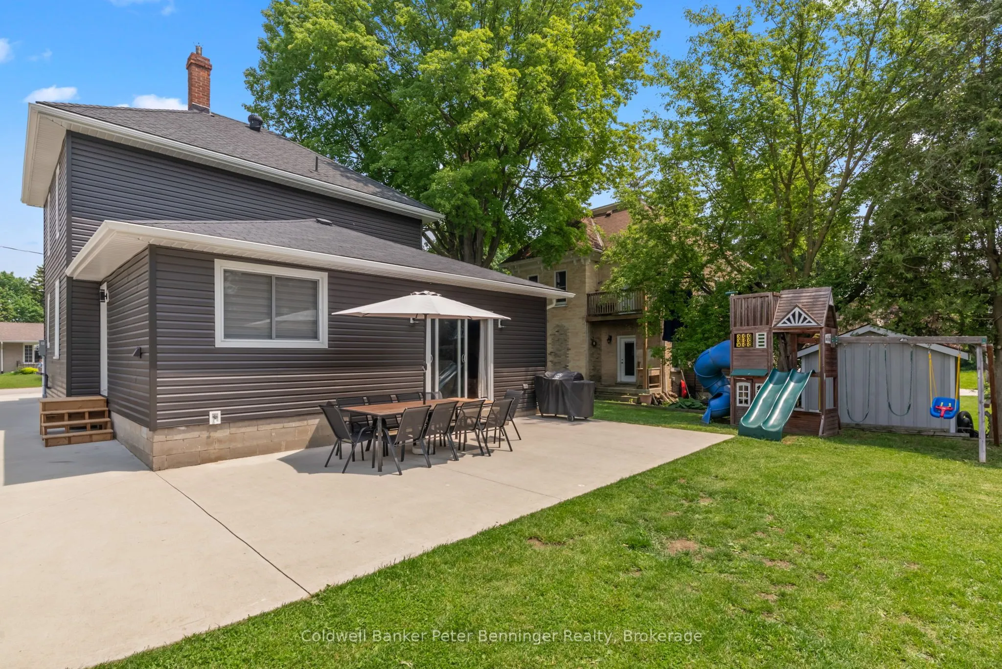 12 Peter Street S
