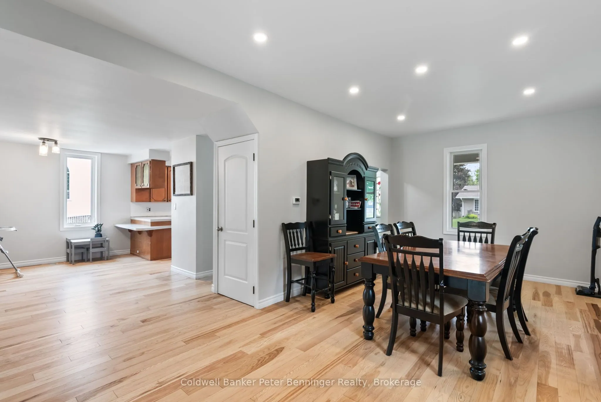 12 Peter Street S