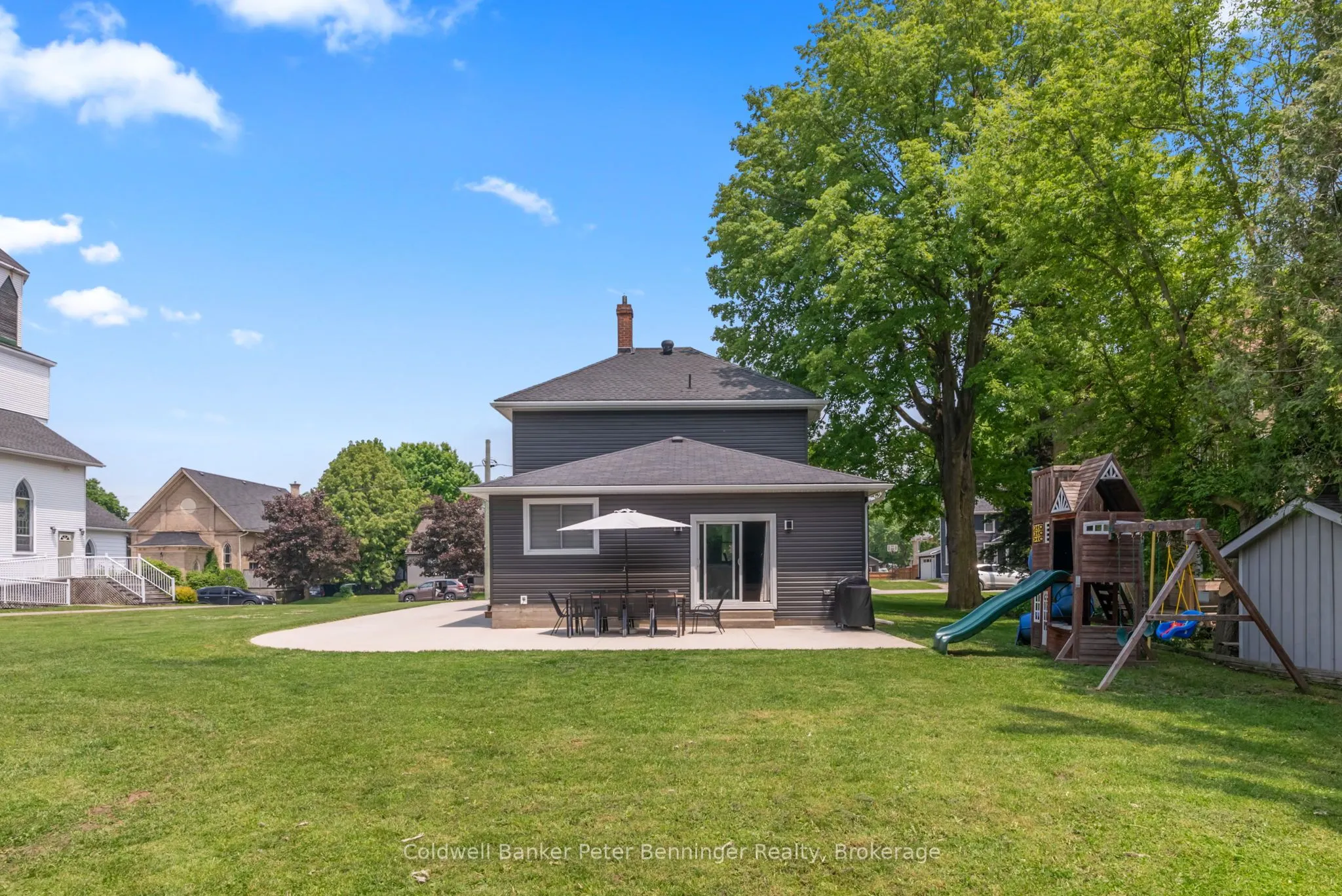 12 Peter Street S