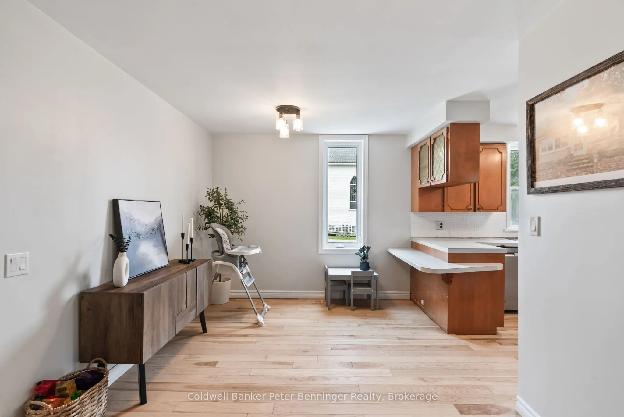 12 Peter Street S