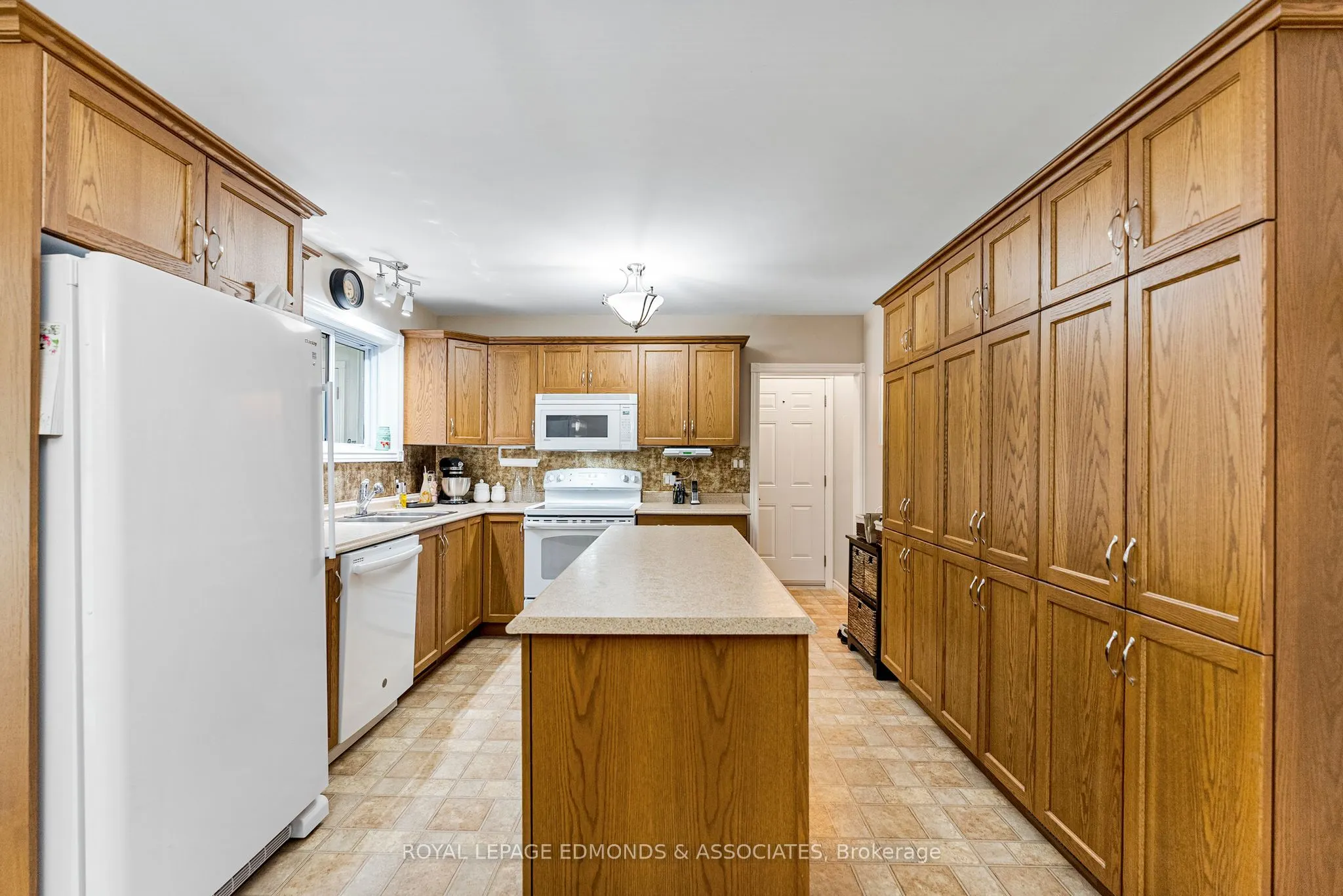 594 Elizabeth Street
