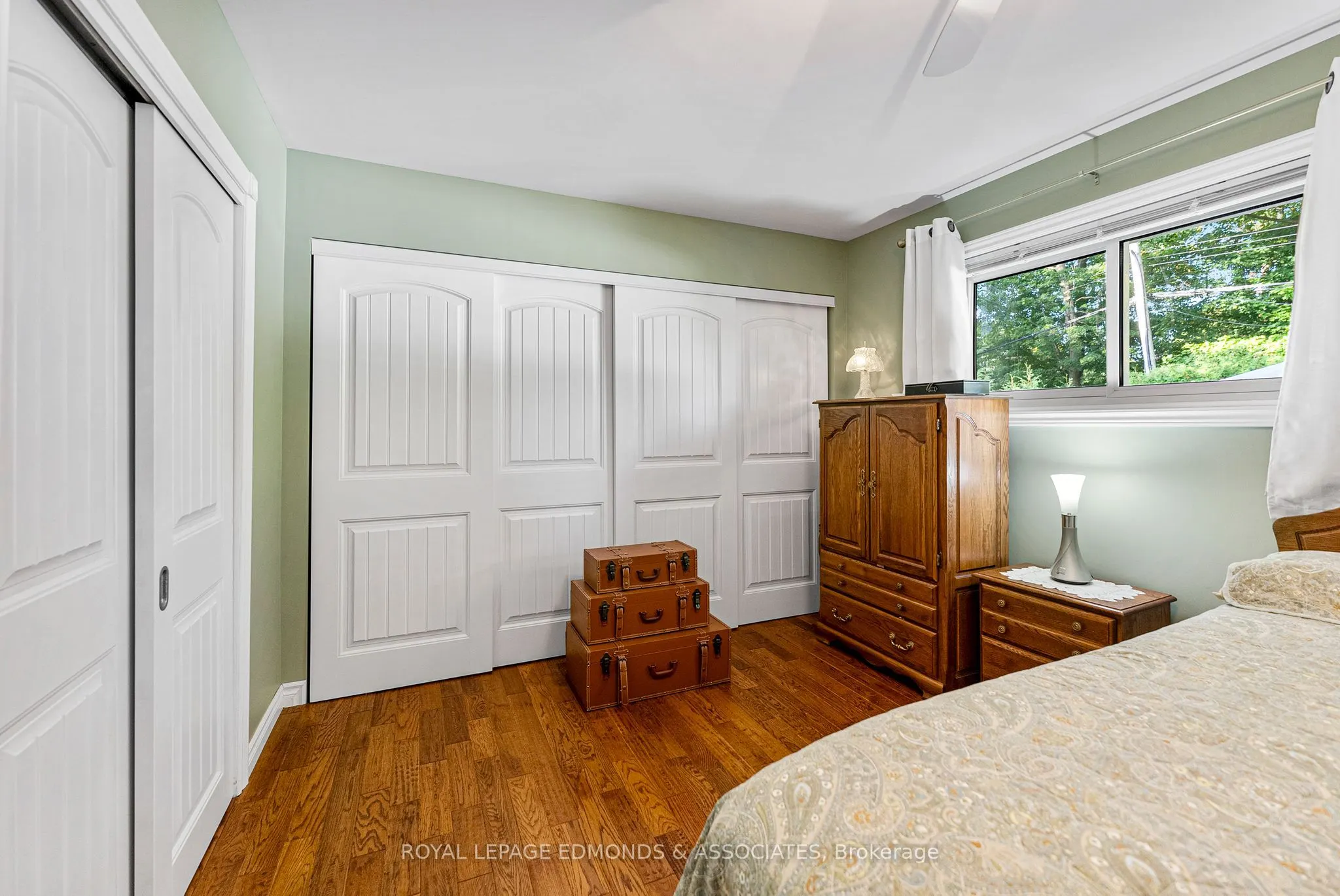 594 Elizabeth Street