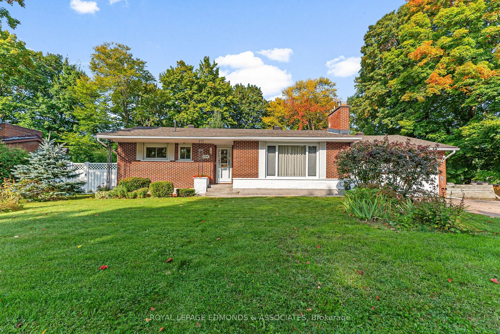 594 Elizabeth Street
