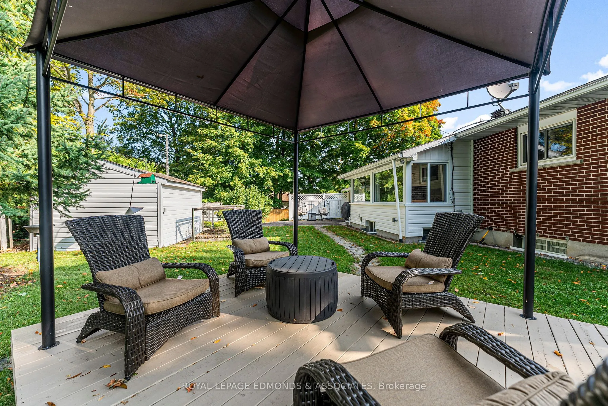 594 Elizabeth Street
