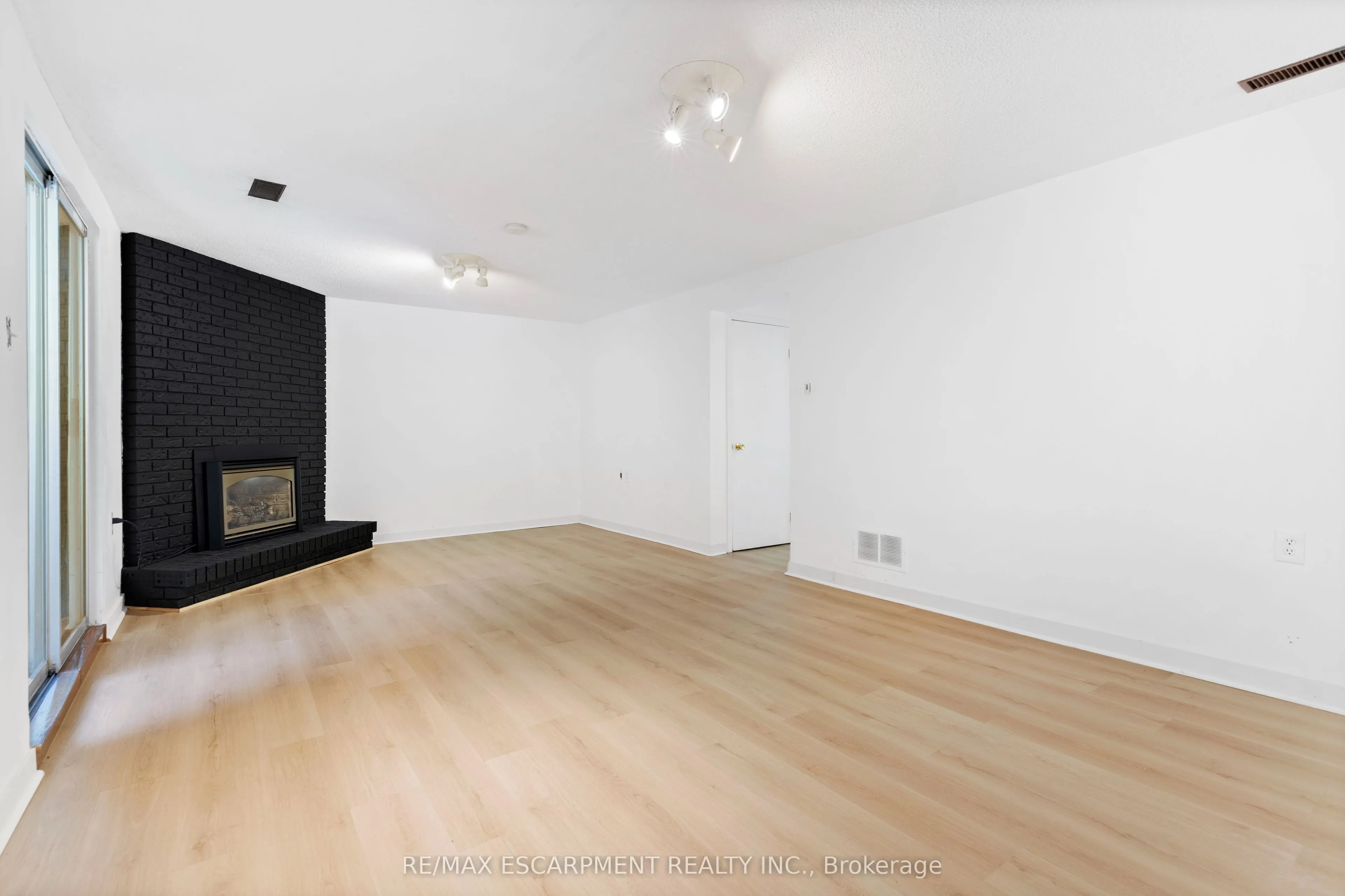 79 Adis Avenue