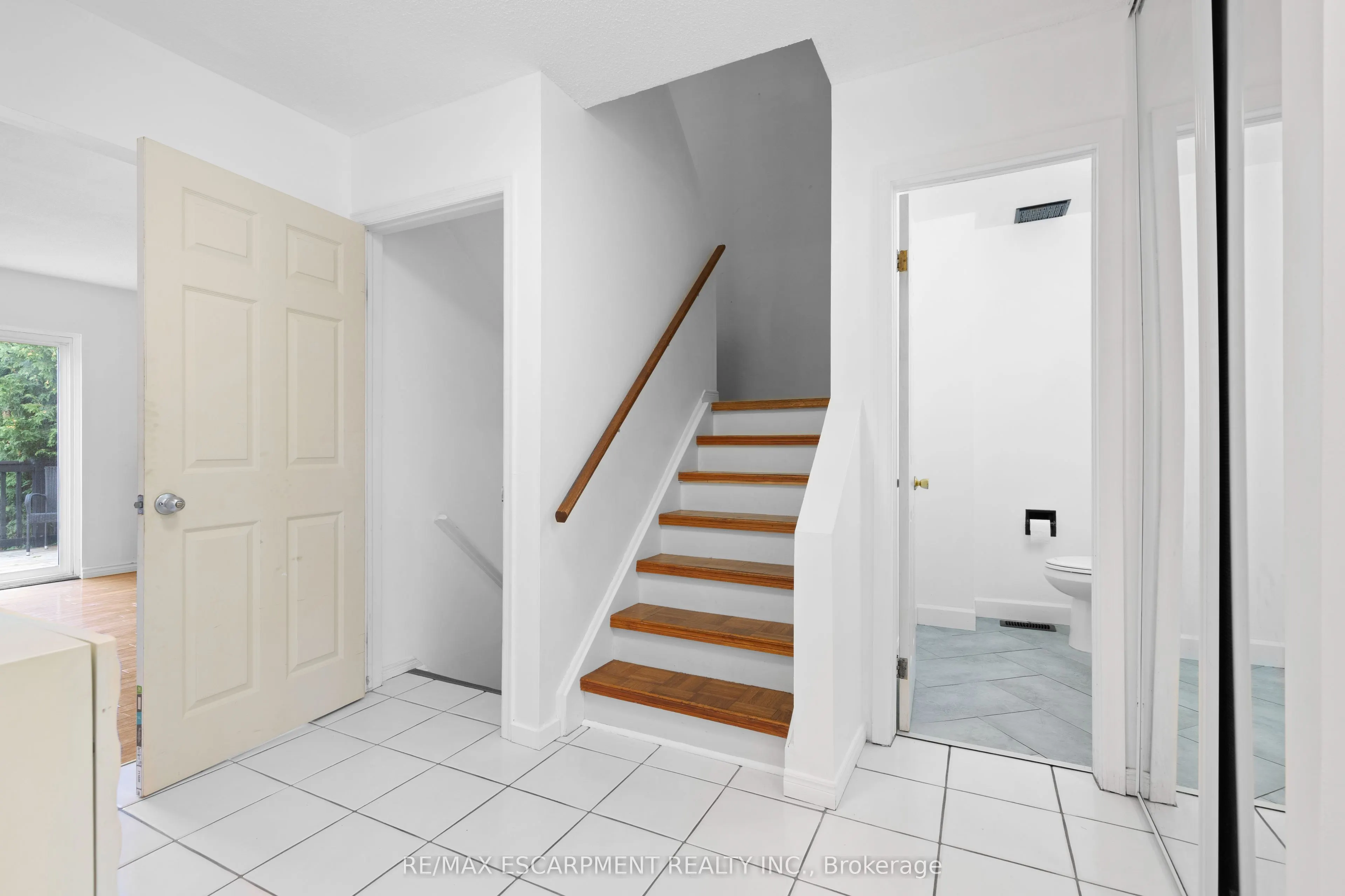 79 Adis Avenue