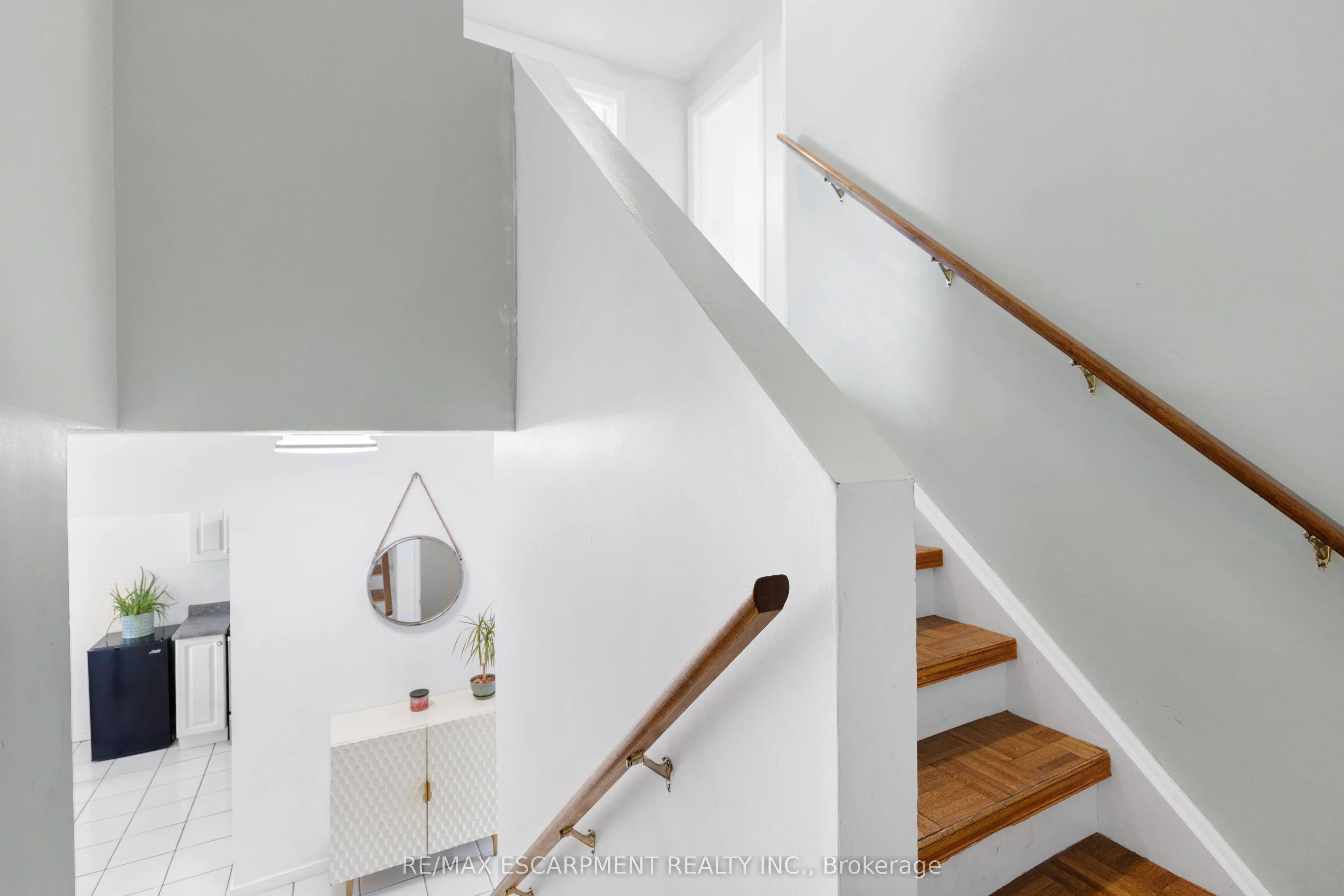 79 Adis Avenue