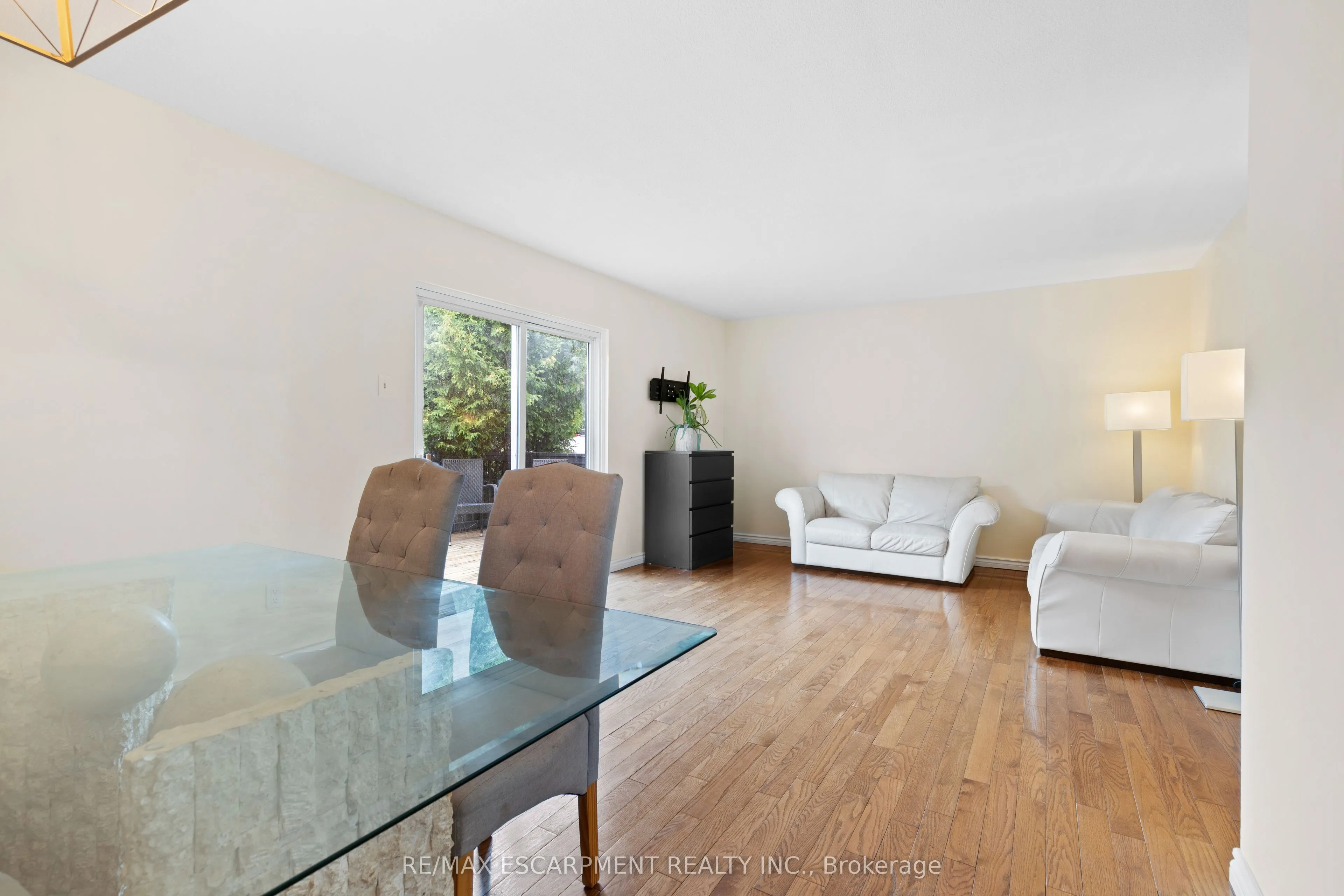 79 Adis Avenue