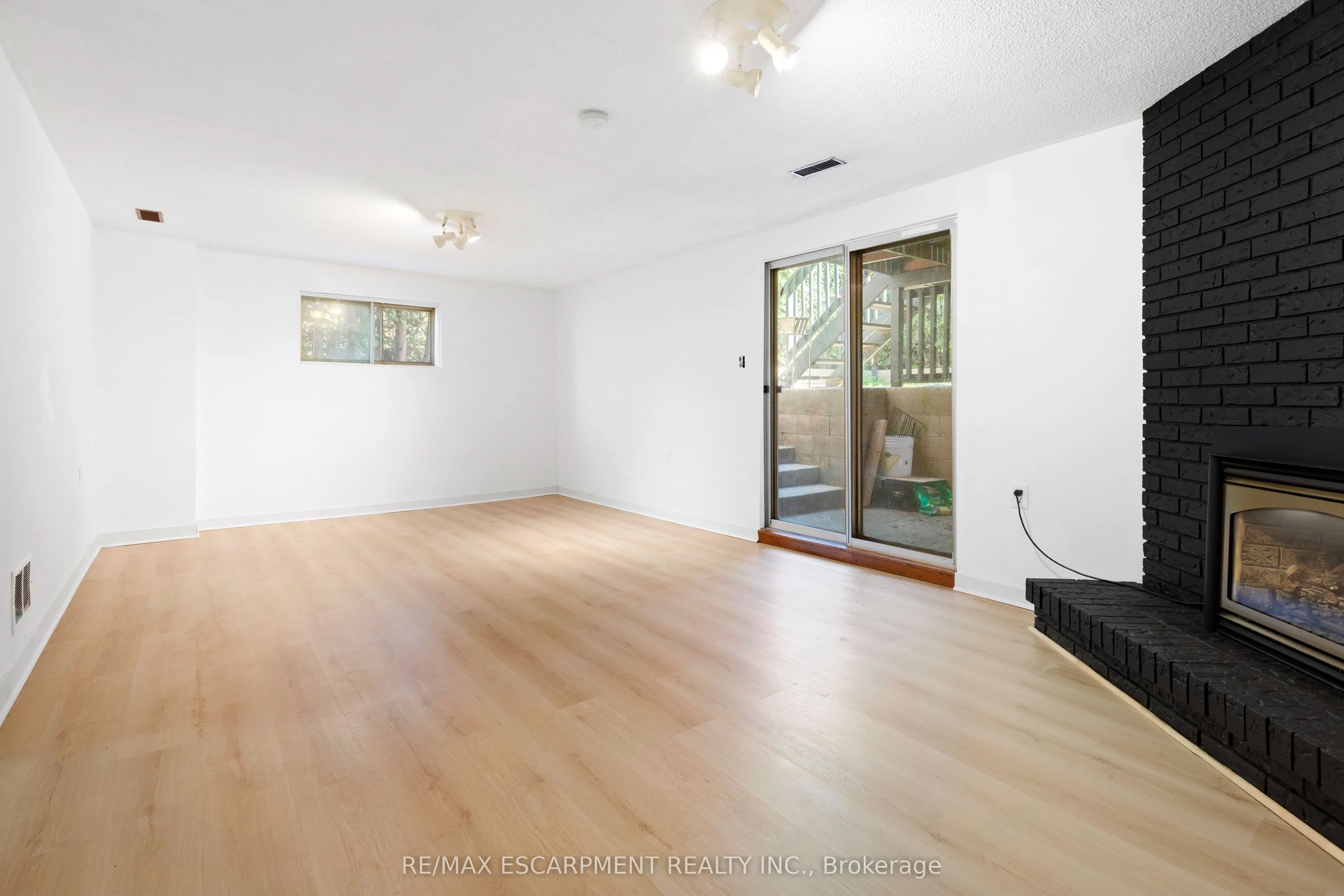 79 Adis Avenue