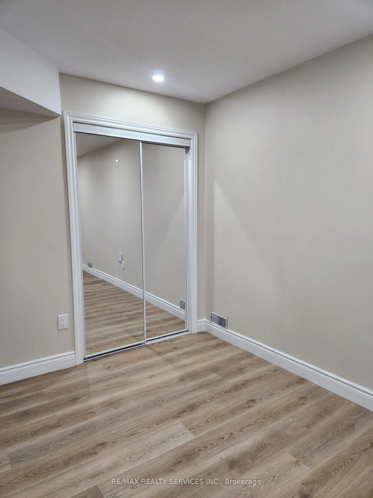 464 Thorndale Drive, #BASEMENT