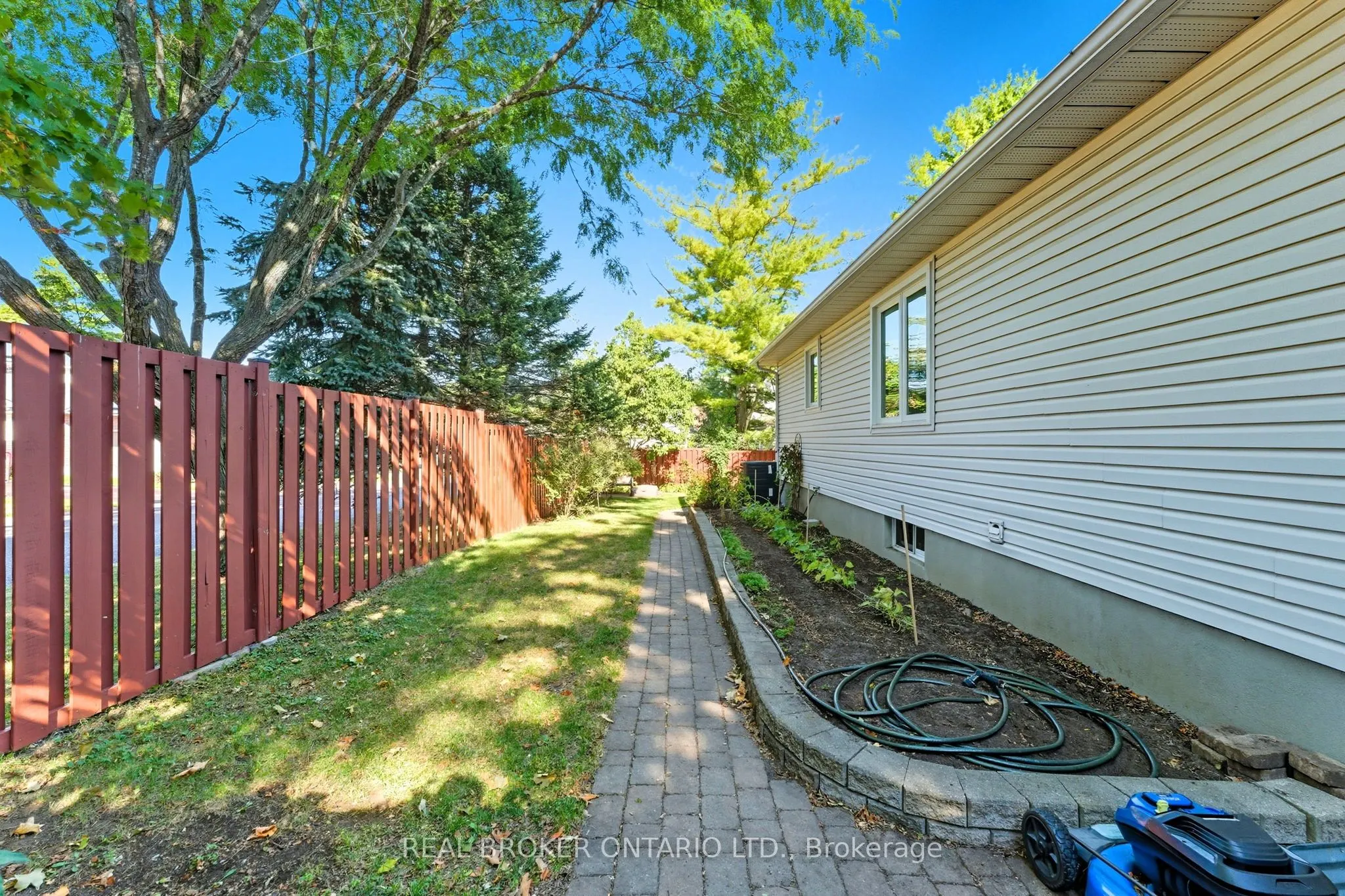 6 Candow Crescent