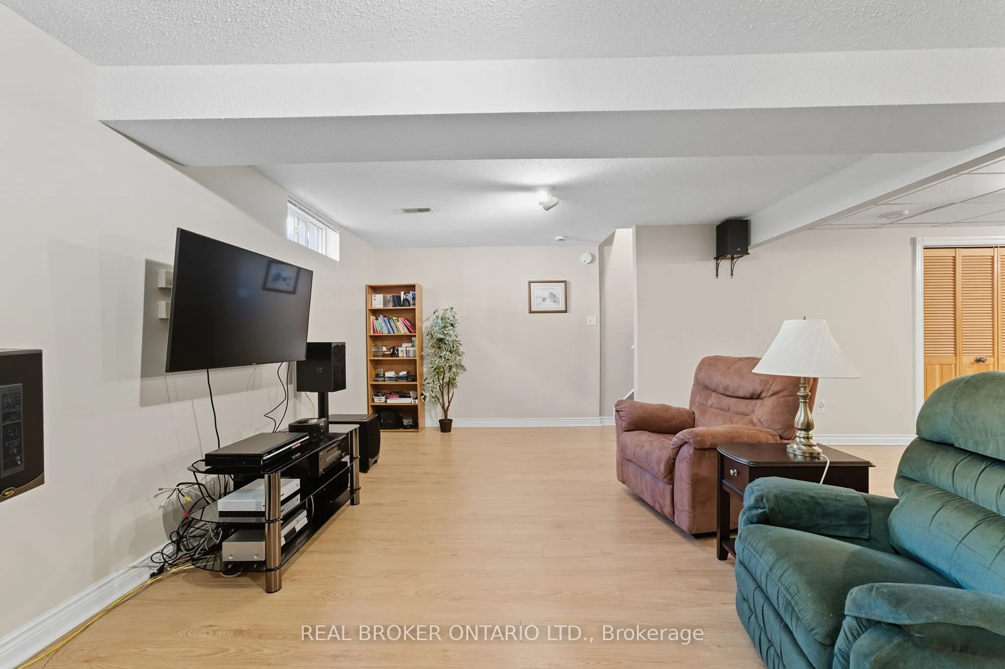 6 Candow Crescent