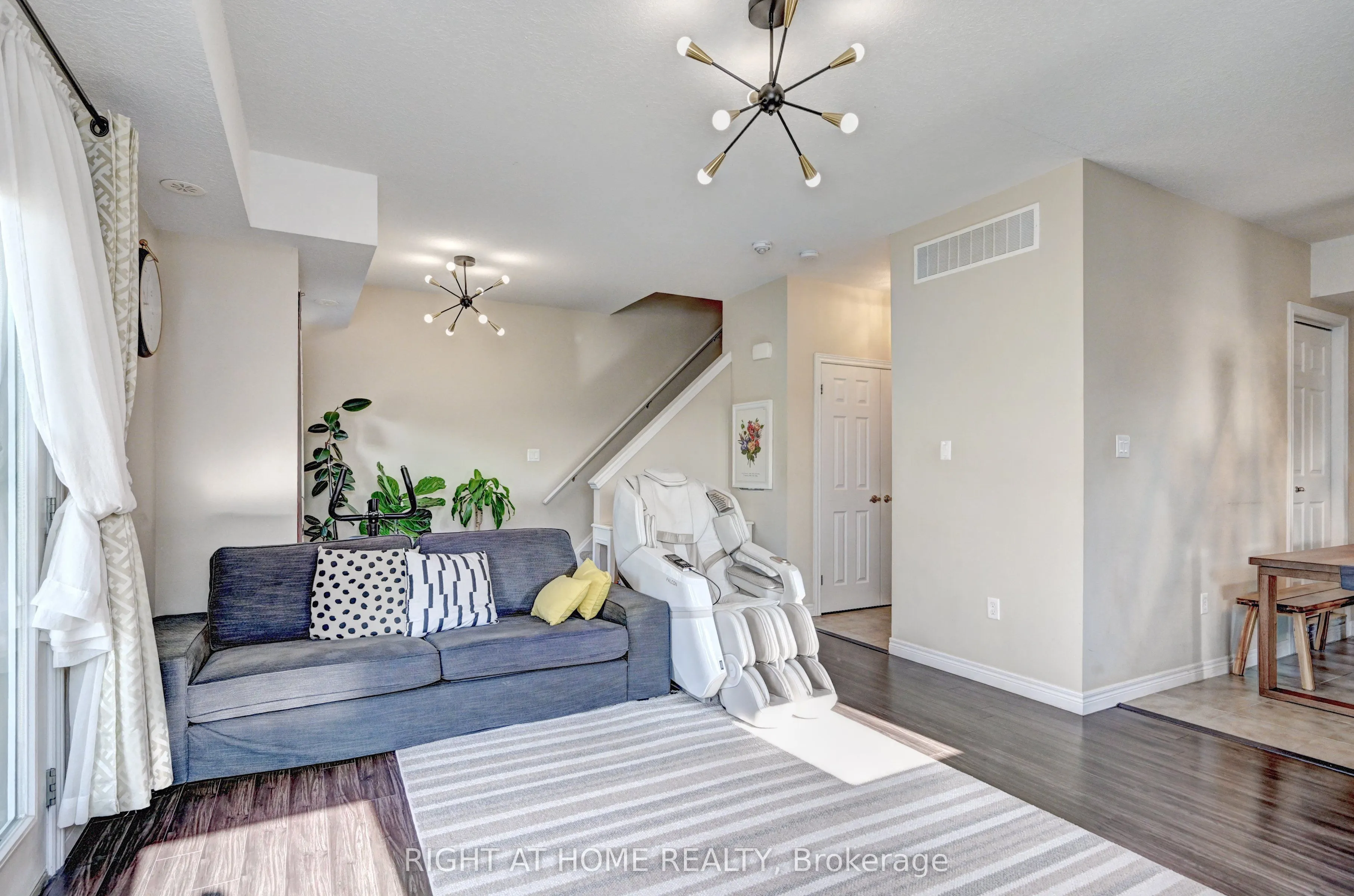 1102 Fairway Road N