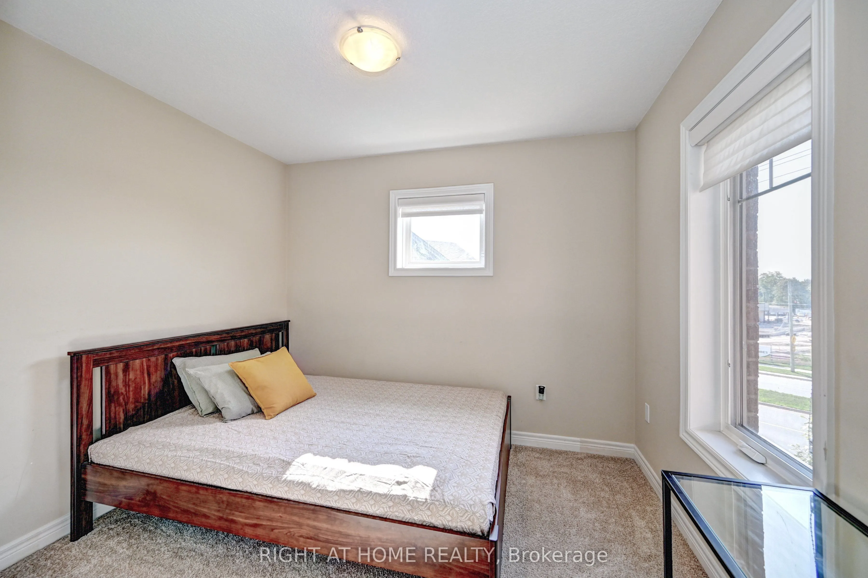 1102 Fairway Road N