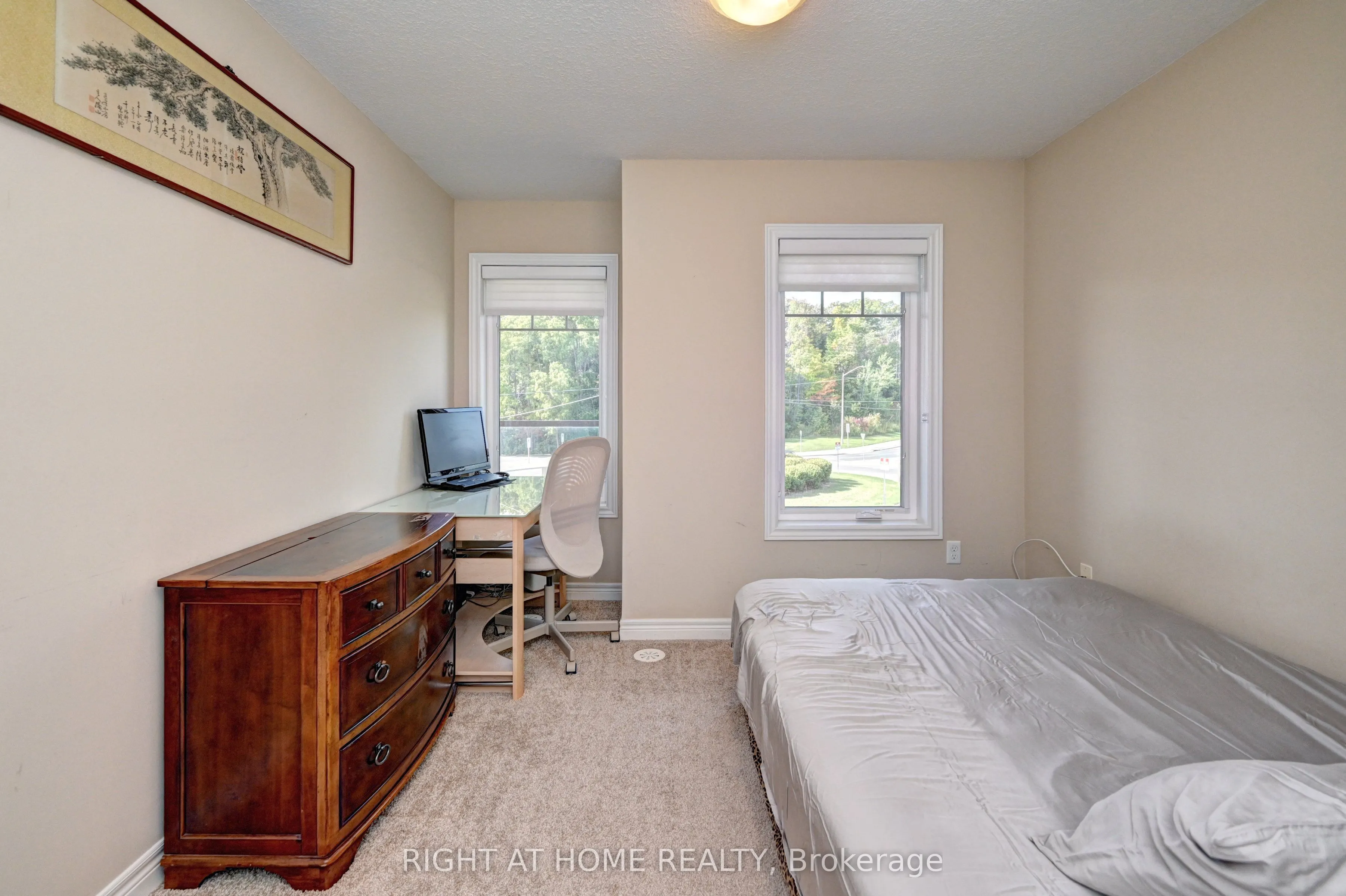 1102 Fairway Road N