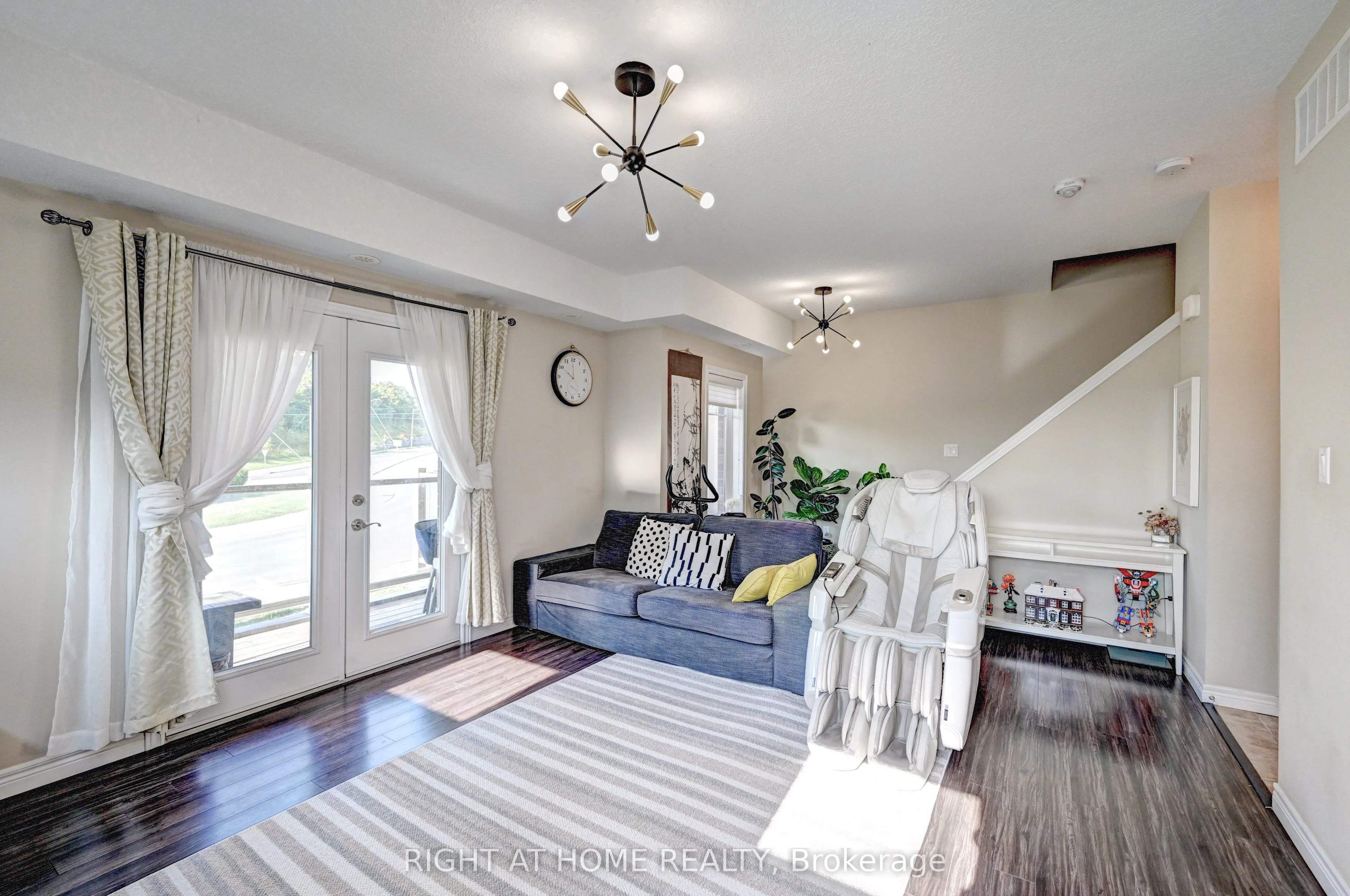 1102 Fairway Road N