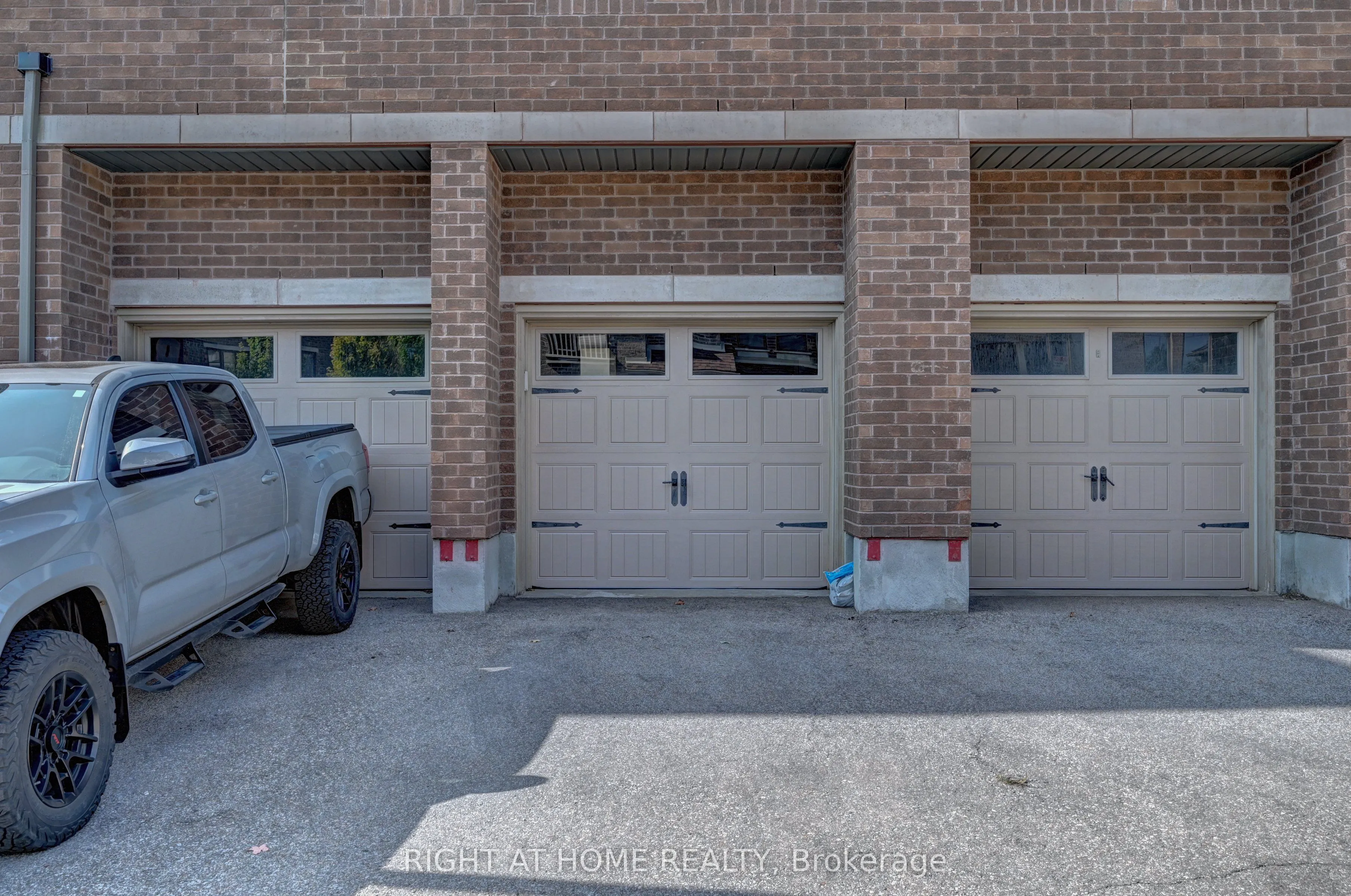 1102 Fairway Road N
