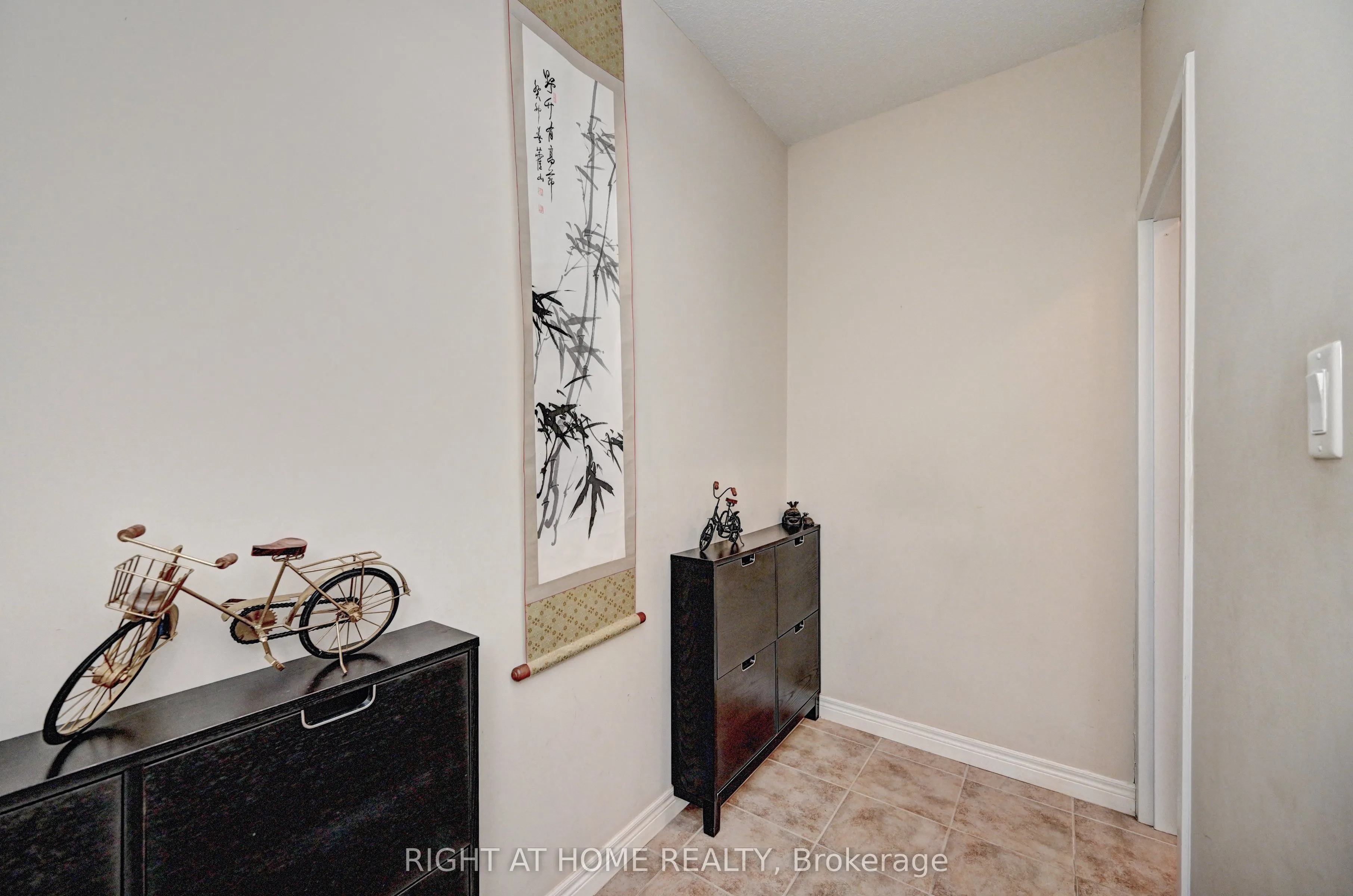 1102 Fairway Road N