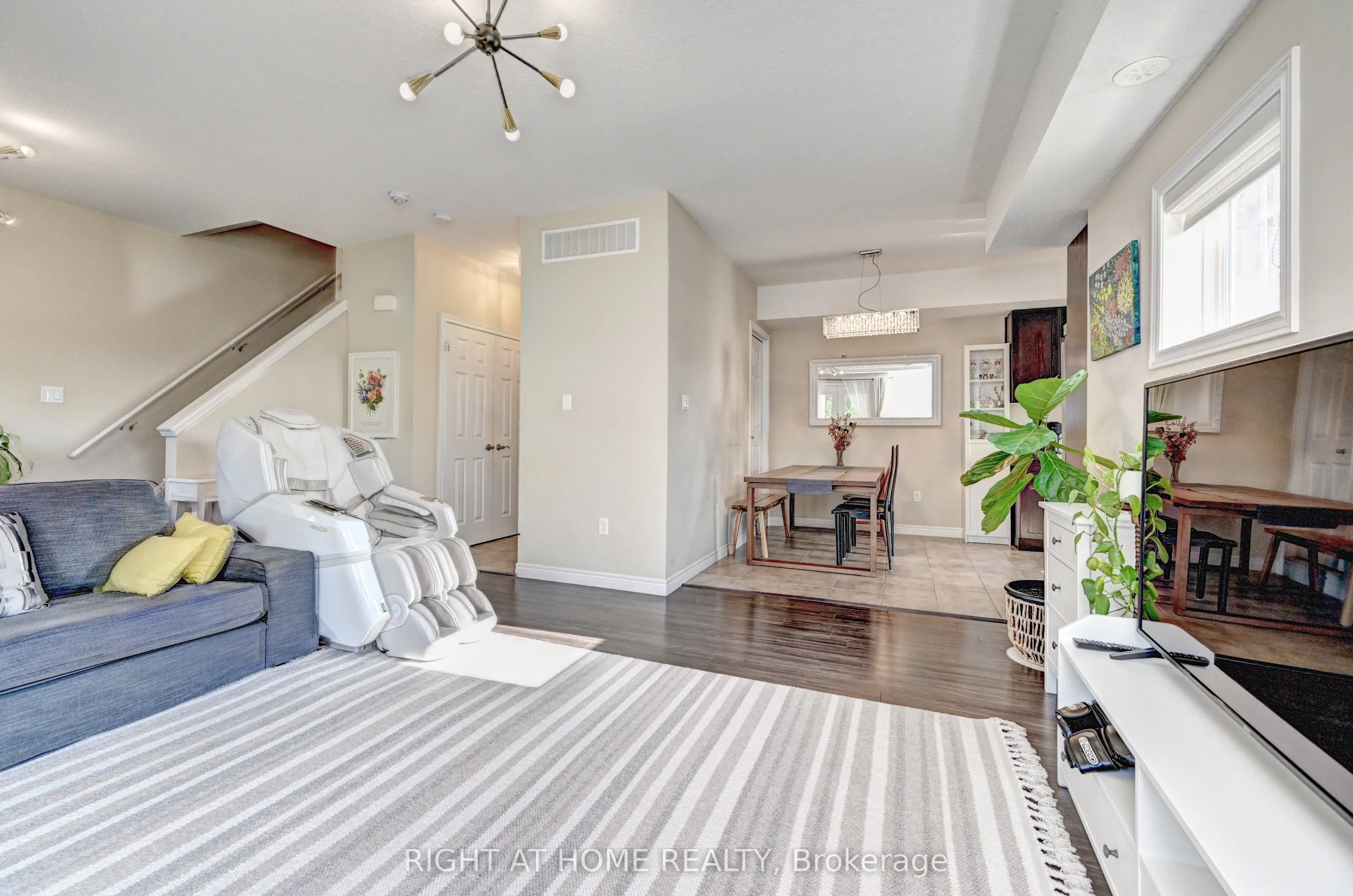 1102 Fairway Road N