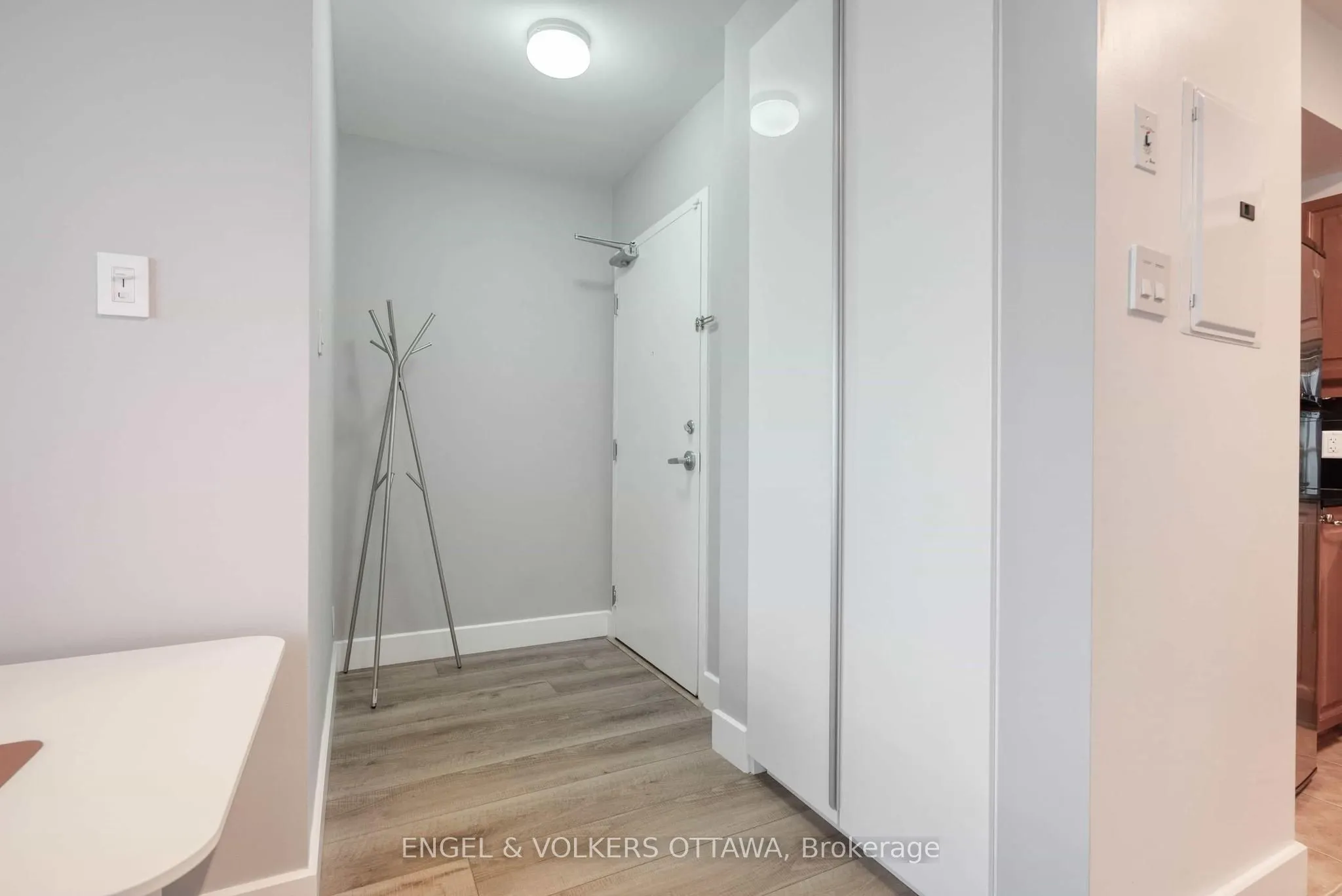 445 Laurier Avenue W, #2005