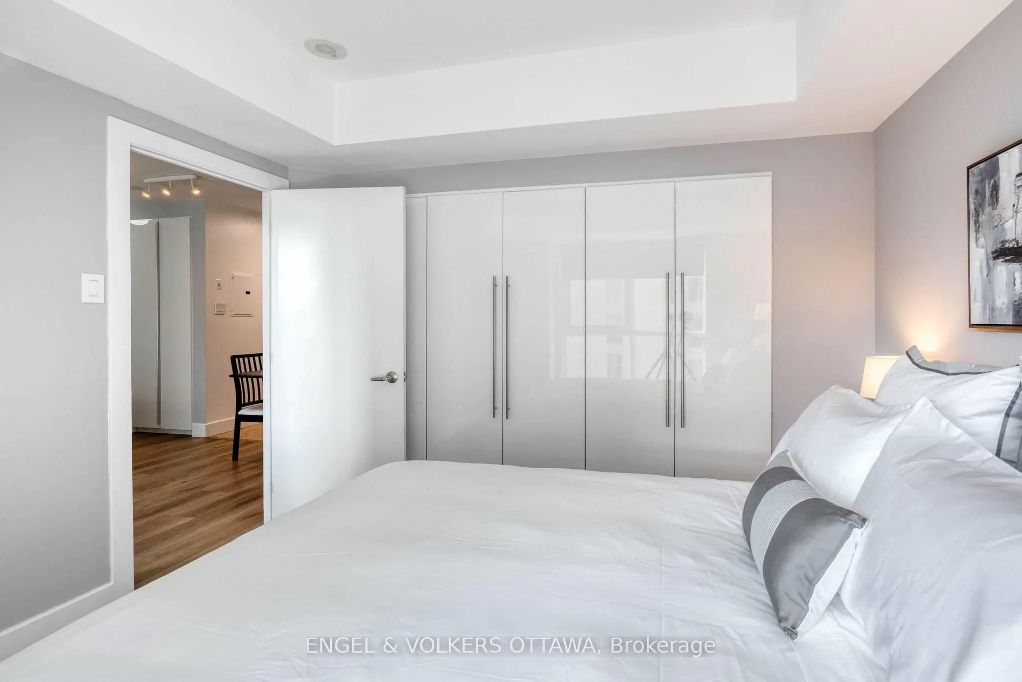 445 Laurier Avenue W, #2005