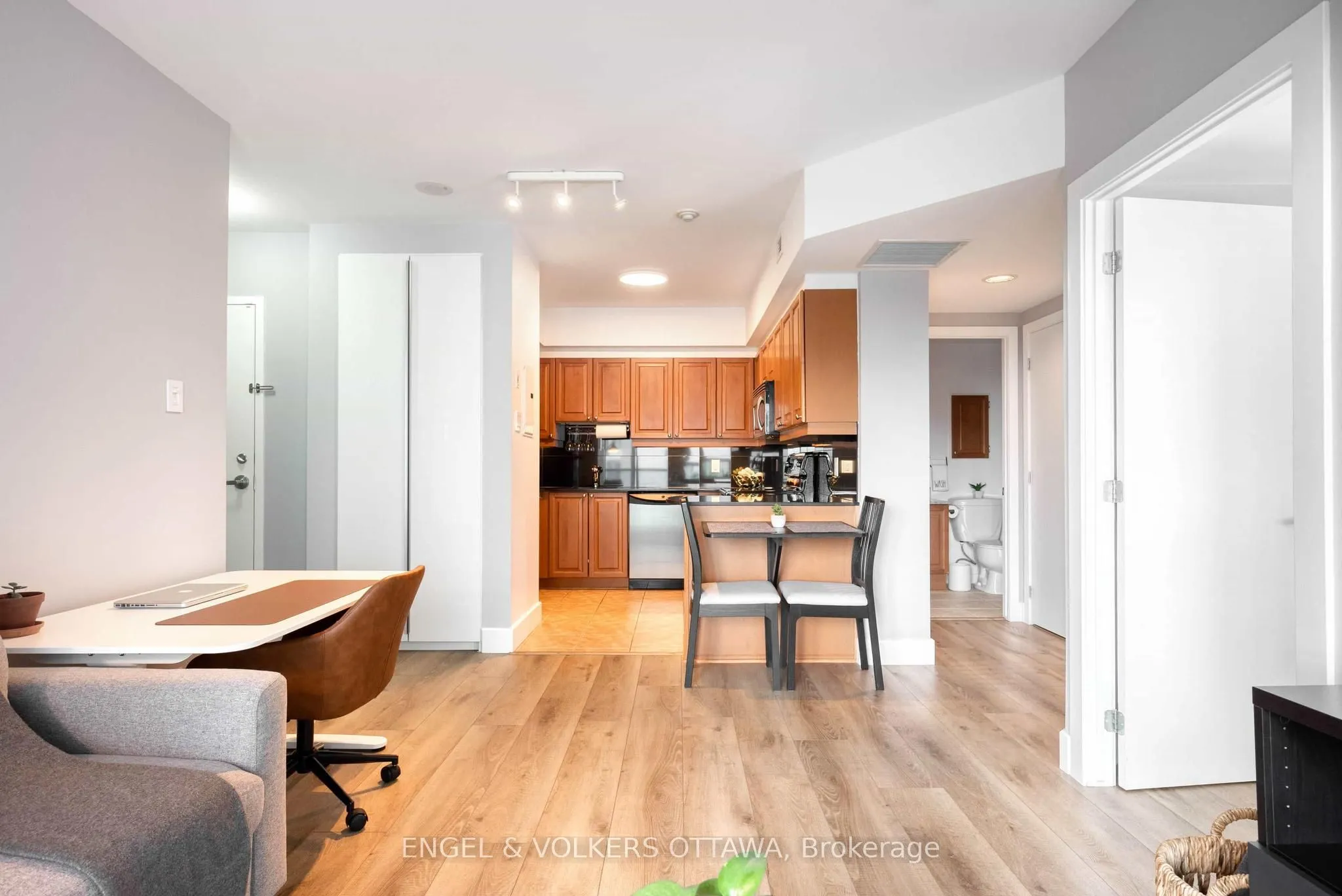 445 Laurier Avenue W, #2005