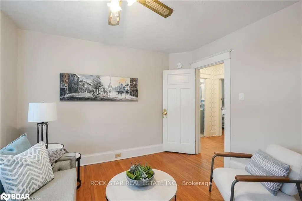 115 Balsam Avenue S, #Upper