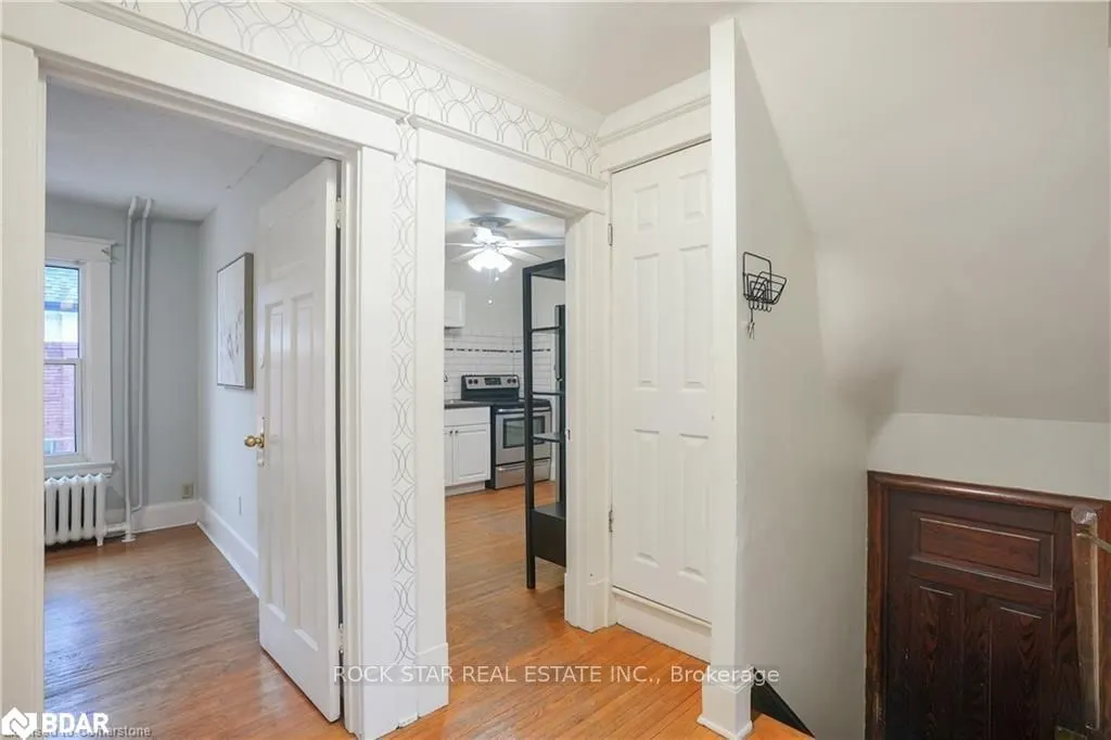 115 Balsam Avenue S, #Upper