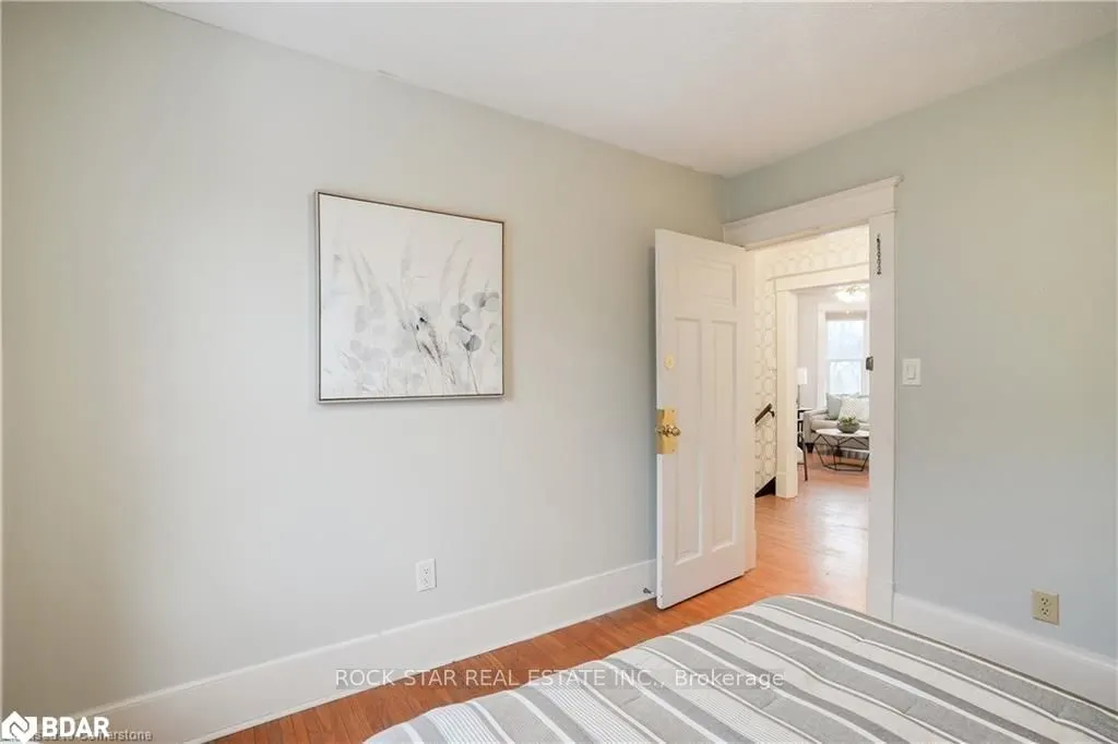 115 Balsam Avenue S, #Upper