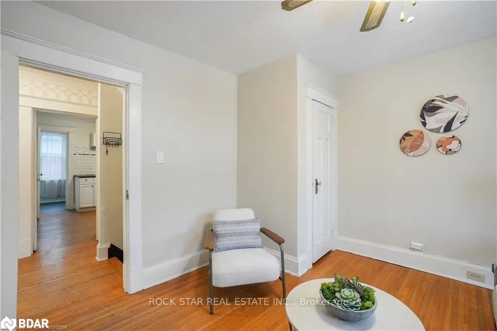 115 Balsam Avenue S, #Upper