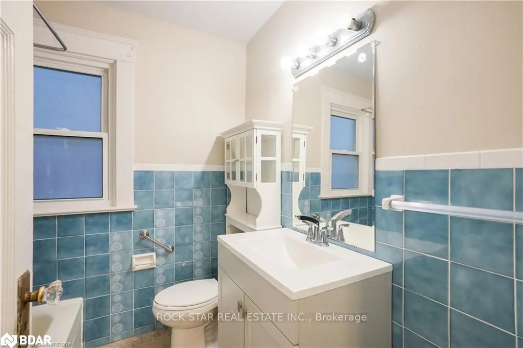 115 Balsam Avenue S, #Upper
