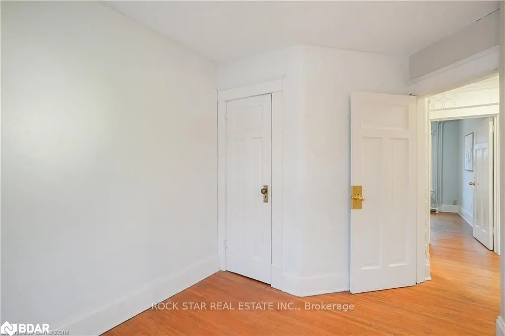 115 Balsam Avenue S, #Upper